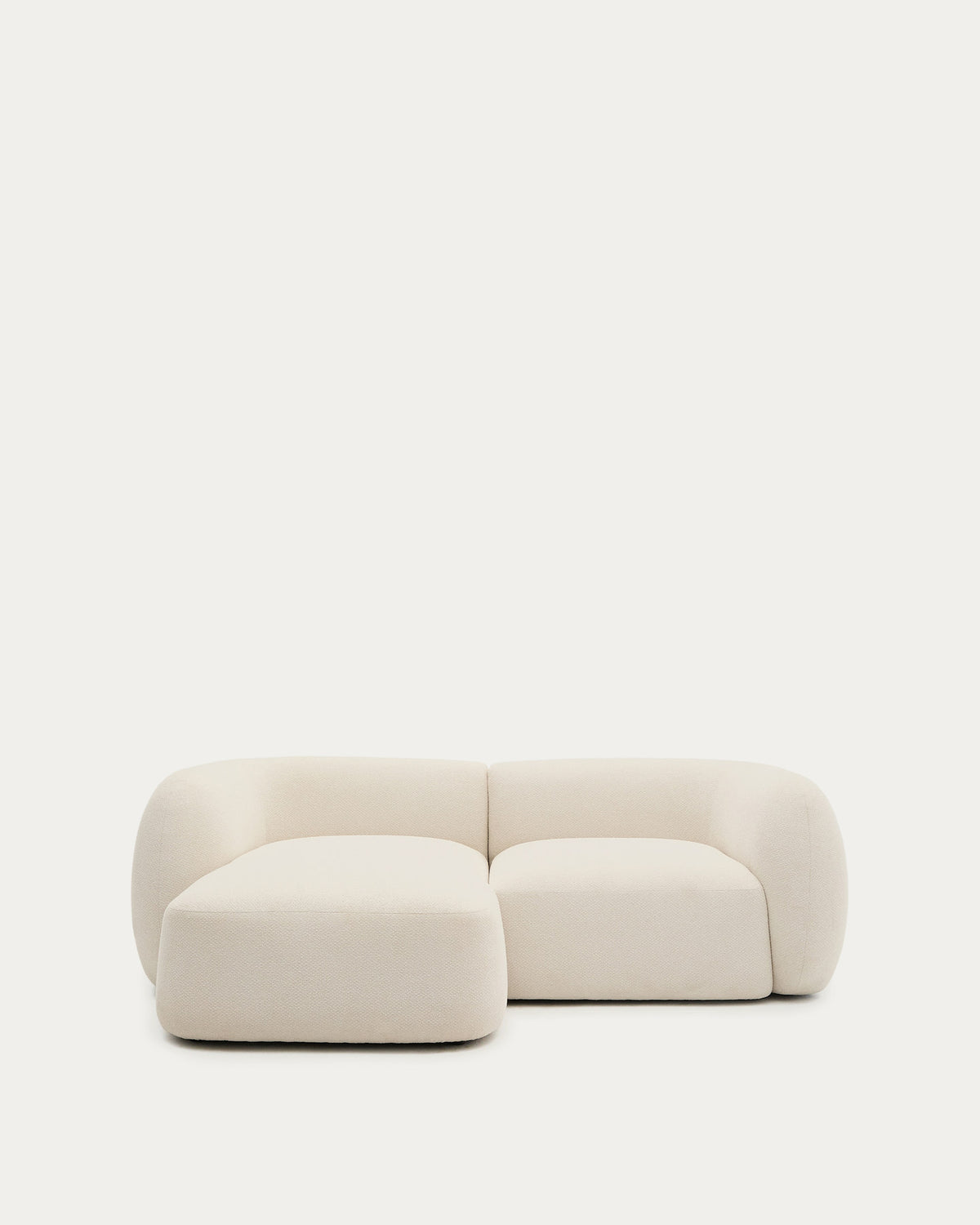 2-Sitzer-Modularsofa Martina mit Chenille und Chaiselongue links in Ecru 230 cm in Ecru präsentiert im Onlineshop von KAQTU Design AG. L-Sofa links ist von Kave Home