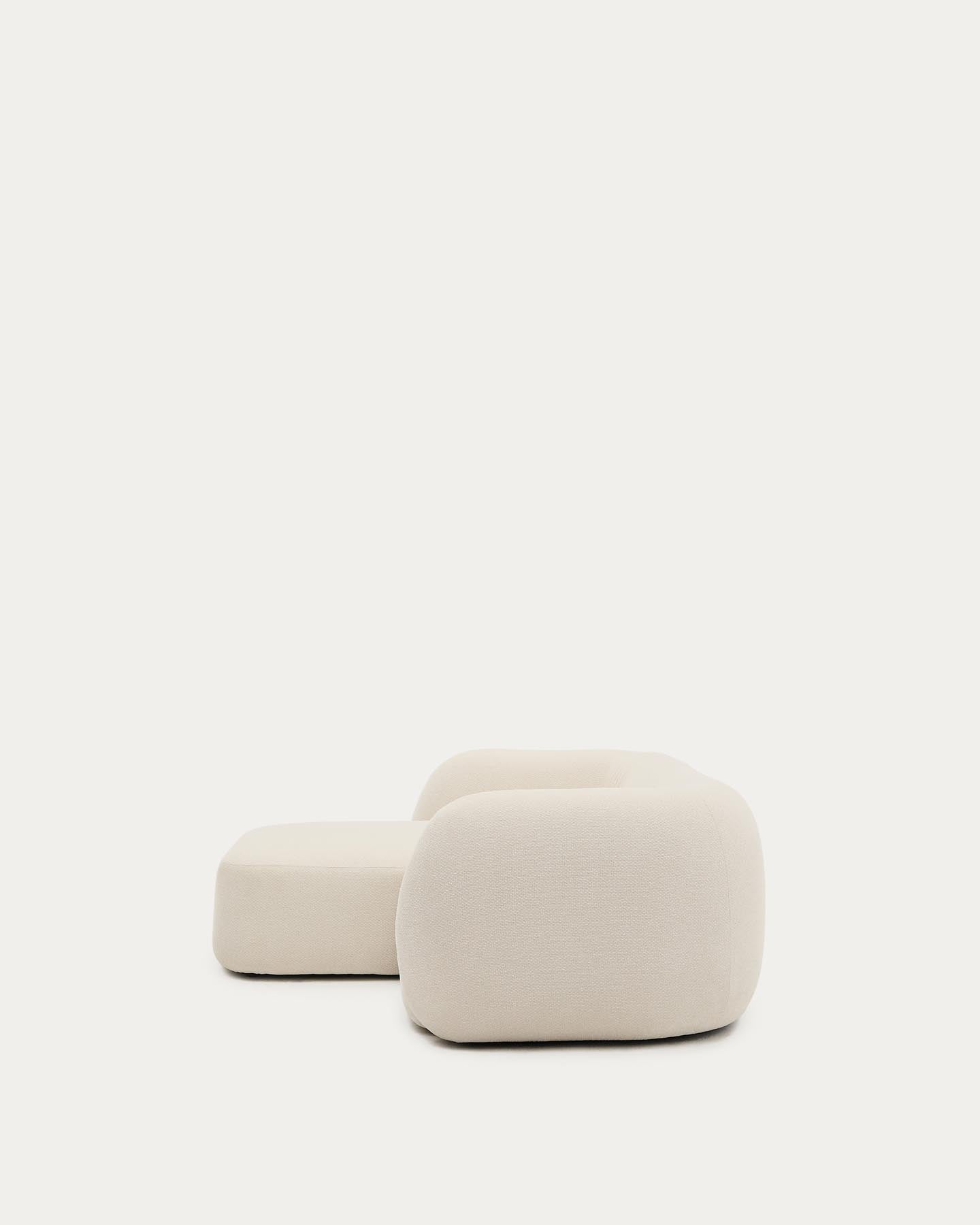 Schwer entflammbares 2-Sitzer-Modularsofa Martina mit Chenille und Chaiselongue links in Ecru 230 cm in Ecru präsentiert im Onlineshop von KAQTU Design AG. L-Sofa links ist von Kave Home