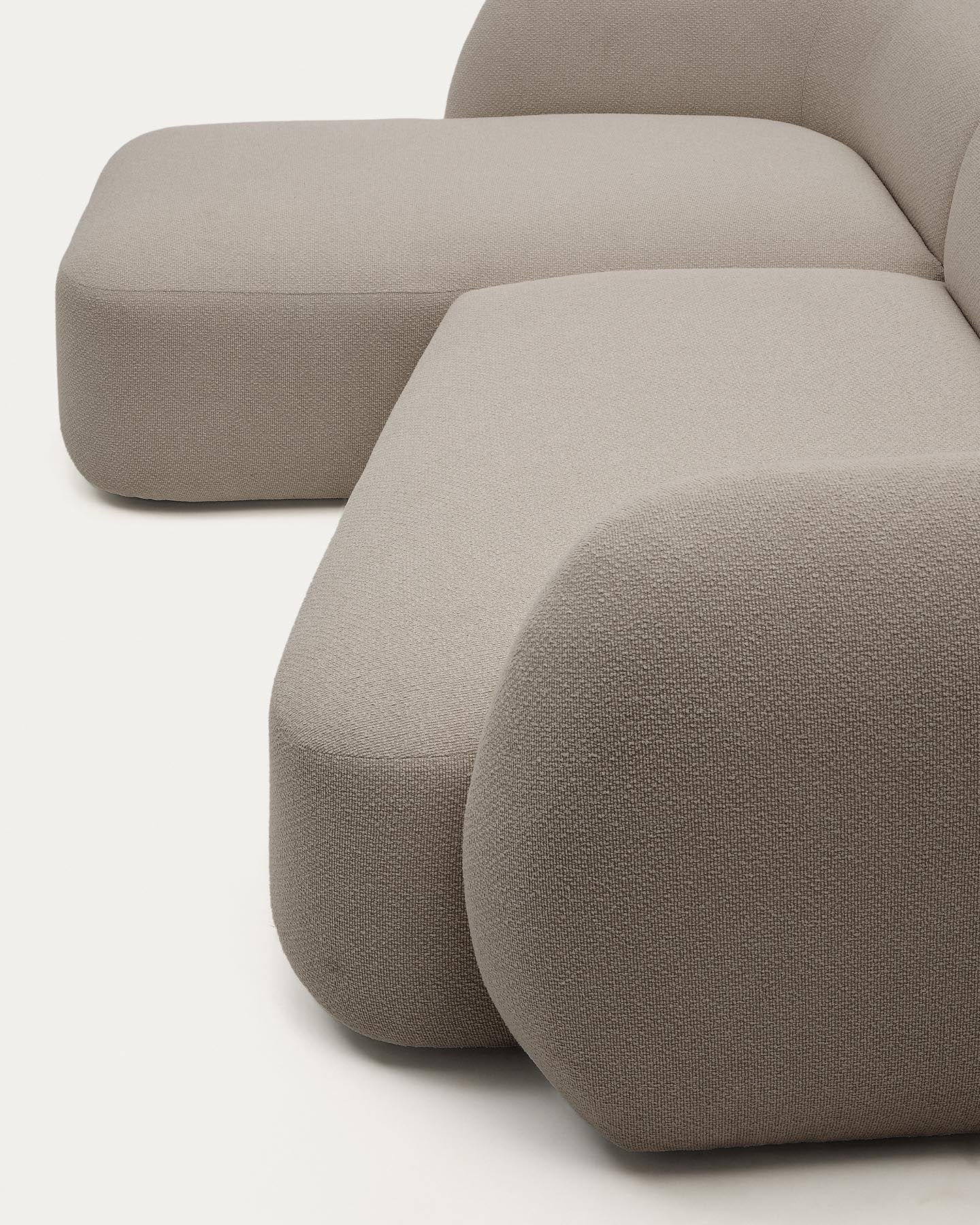 Schwer entflammbares 3-Sitzer-Modularsofa Martina mit Chenille und Chaiselongue links in Steinton 287 cm in Steinfarben präsentiert im Onlineshop von KAQTU Design AG. L-Sofa links ist von Kave Home