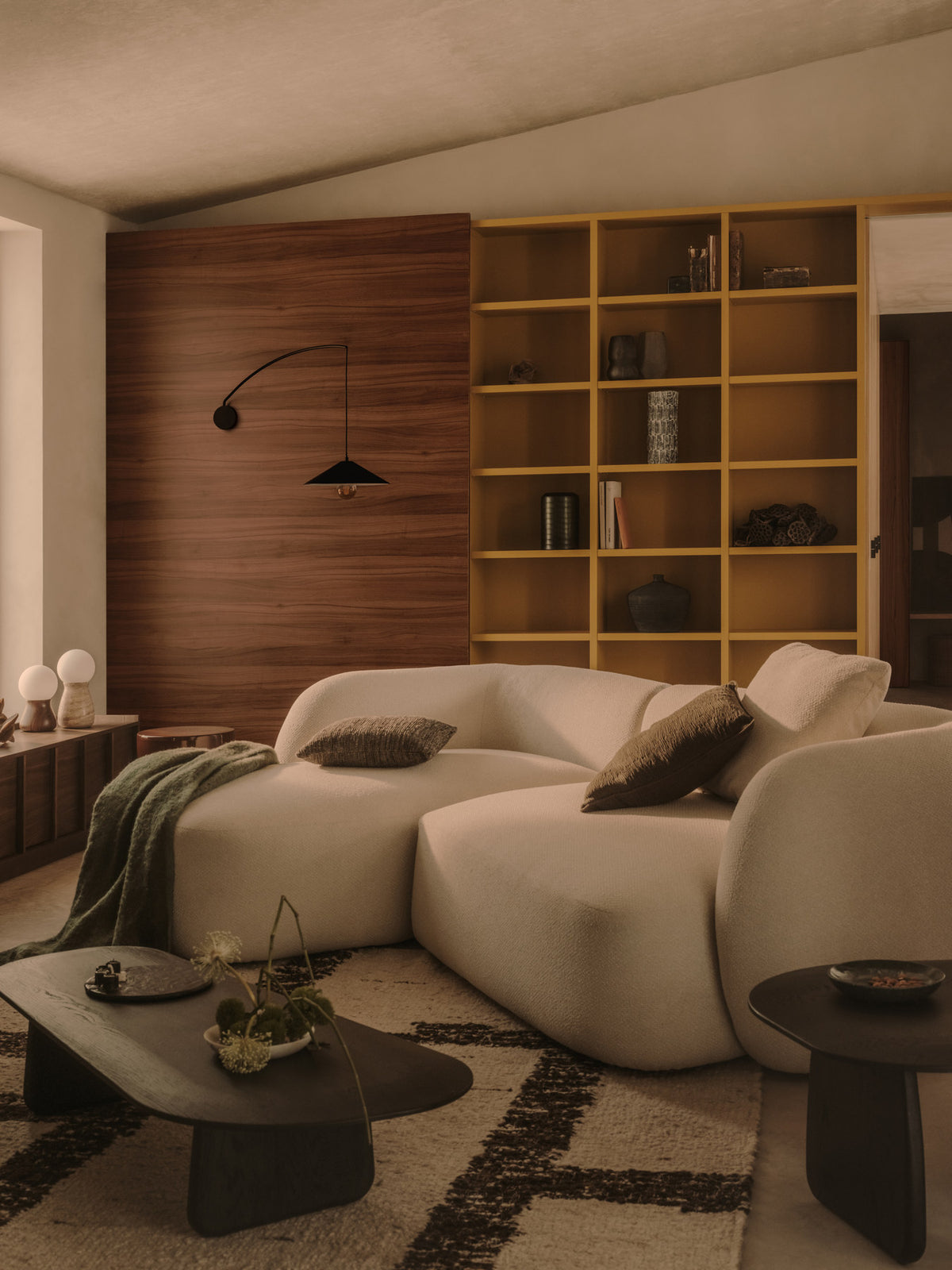 Schwer entflammbares 3-Sitzer-Modularsofa Martina mit Chenille und Chaiselongue links in Ecru 287 cm in Ecru präsentiert im Onlineshop von KAQTU Design AG. L-Sofa links ist von Kave Home