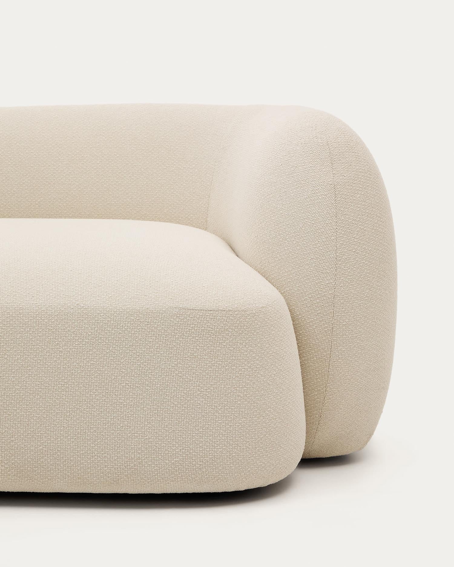 Das Martina Sofa: 3-Sitzer, modular, Chenille Écru, 287 cm, linke Chaiselongue. Ideal für modernes, elegantes Wohnen.