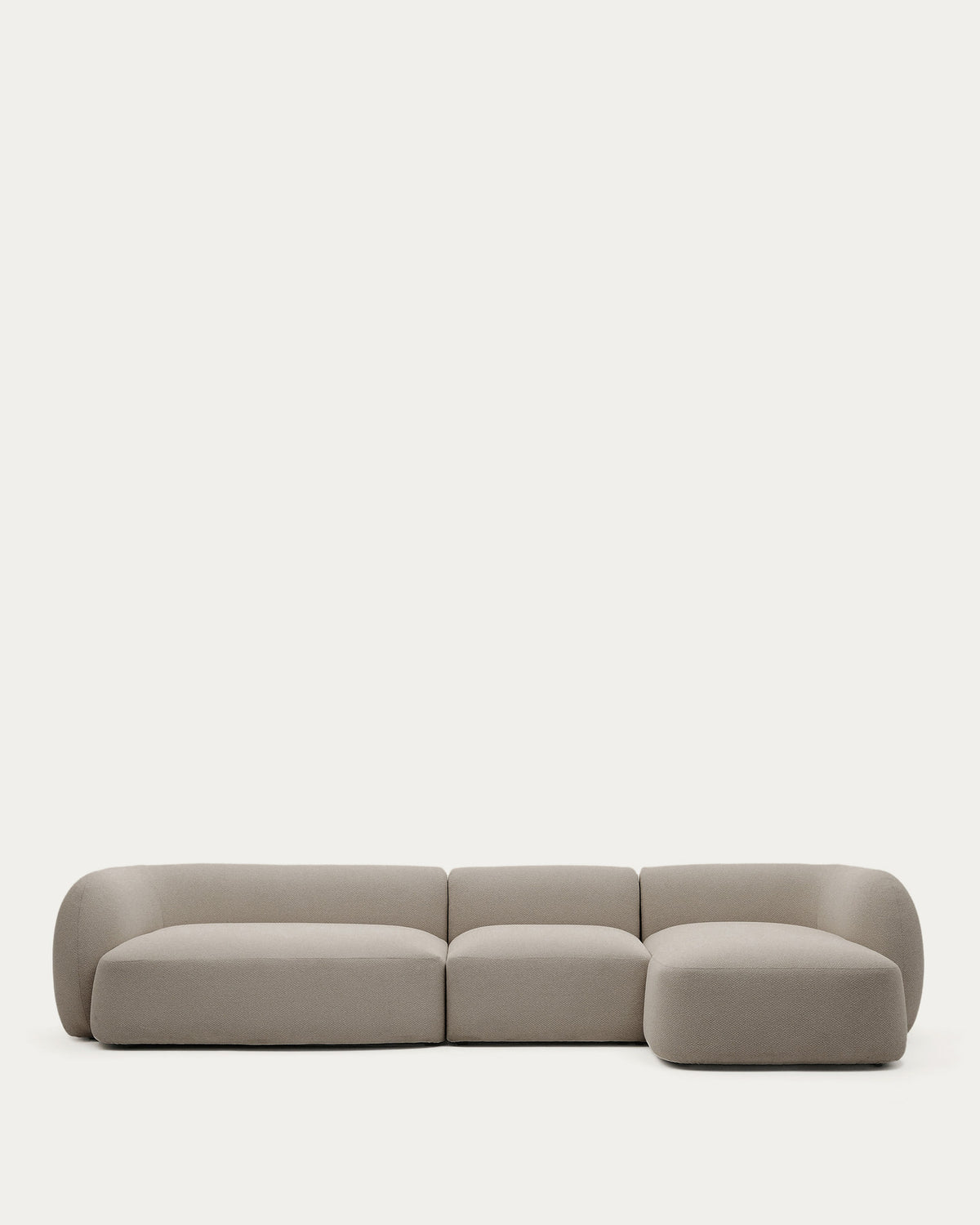 Schwer entflammbares 4-Sitzer-Modularsofa Martina mit Chenille und Chaiselongue rechts in Steinton 377 cm in Steinfarben präsentiert im Onlineshop von KAQTU Design AG. L-Sofa rechts ist von Kave Home