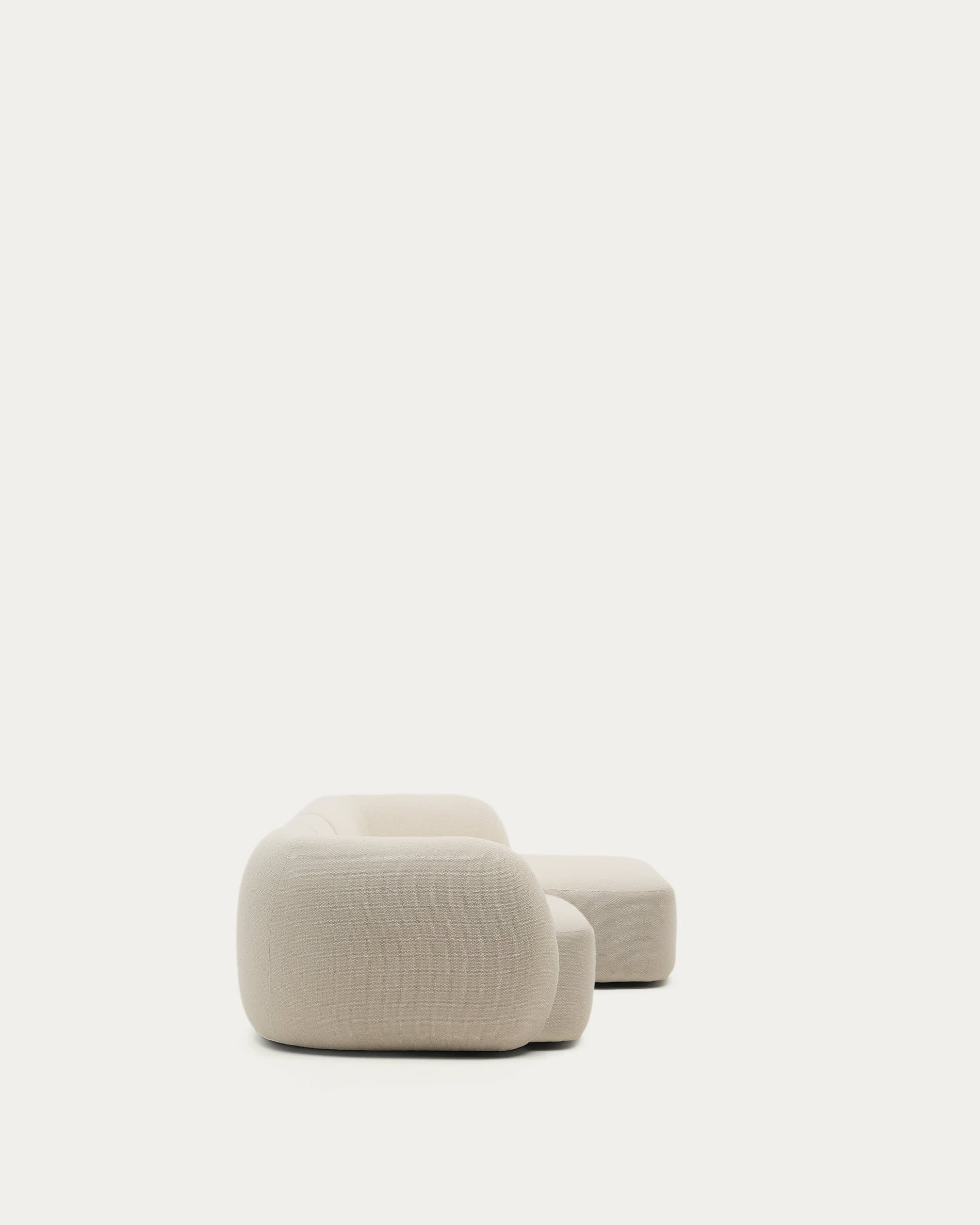Modulares 4-Sitzer-Sofa Martina in Ecru Chenille, 377 cm, mit rechter Chaiselongue. Stilvoll, bequem und anpassbar.
