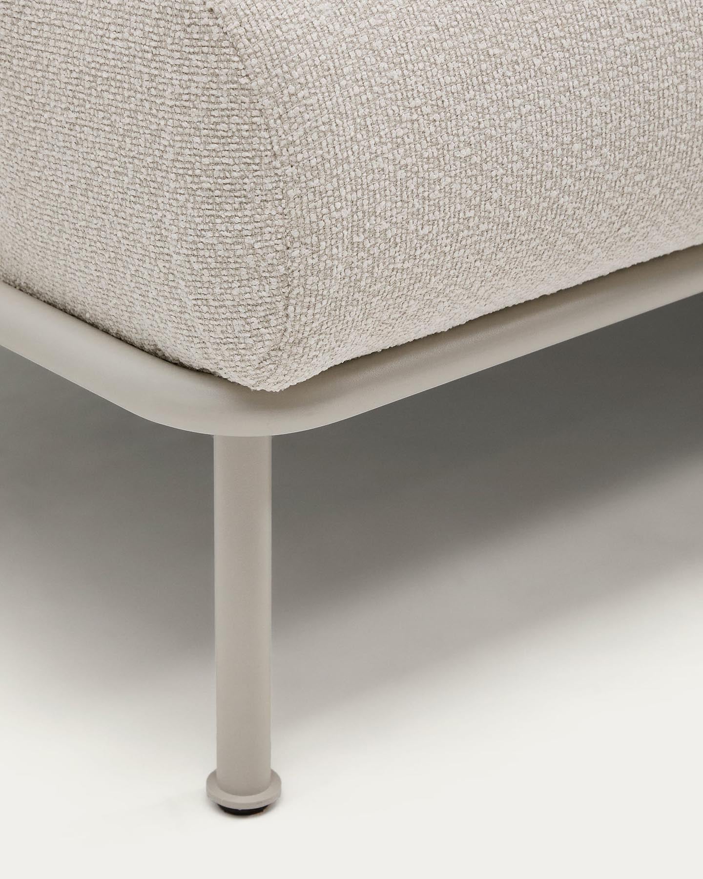 2-Sitzer-Sofa Aurum aus ecrufarbener Chenille mit verstellbarem Kopfteil und mattbeiger Me in Ecru präsentiert im Onlineshop von KAQTU Design AG. 2er Sofa ist von Kave Home