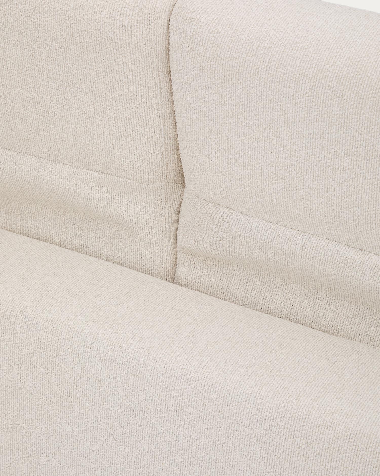 Elegantes 3-Sitzer-Sofa Aurum in Ecru, 234 cm, mit verstellbarer Kopfstütze, beigem Metallgestell, FSC-zertifiziert, modern.