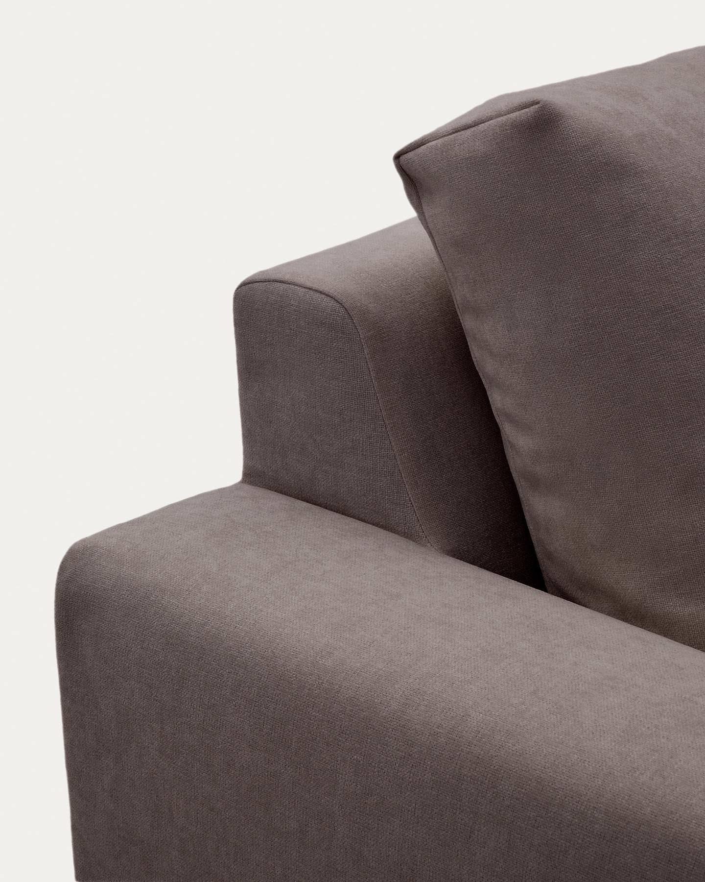 Modulares Sofa Alea für 3 Personen mit abnehmbarem Bezug aus Chenille mit Chaiselongue rechts in Dunkelbraun, 220 cm in Dunkelbraun präsentiert im Onlineshop von KAQTU Design AG. 3er Sofa ist von Kave Home