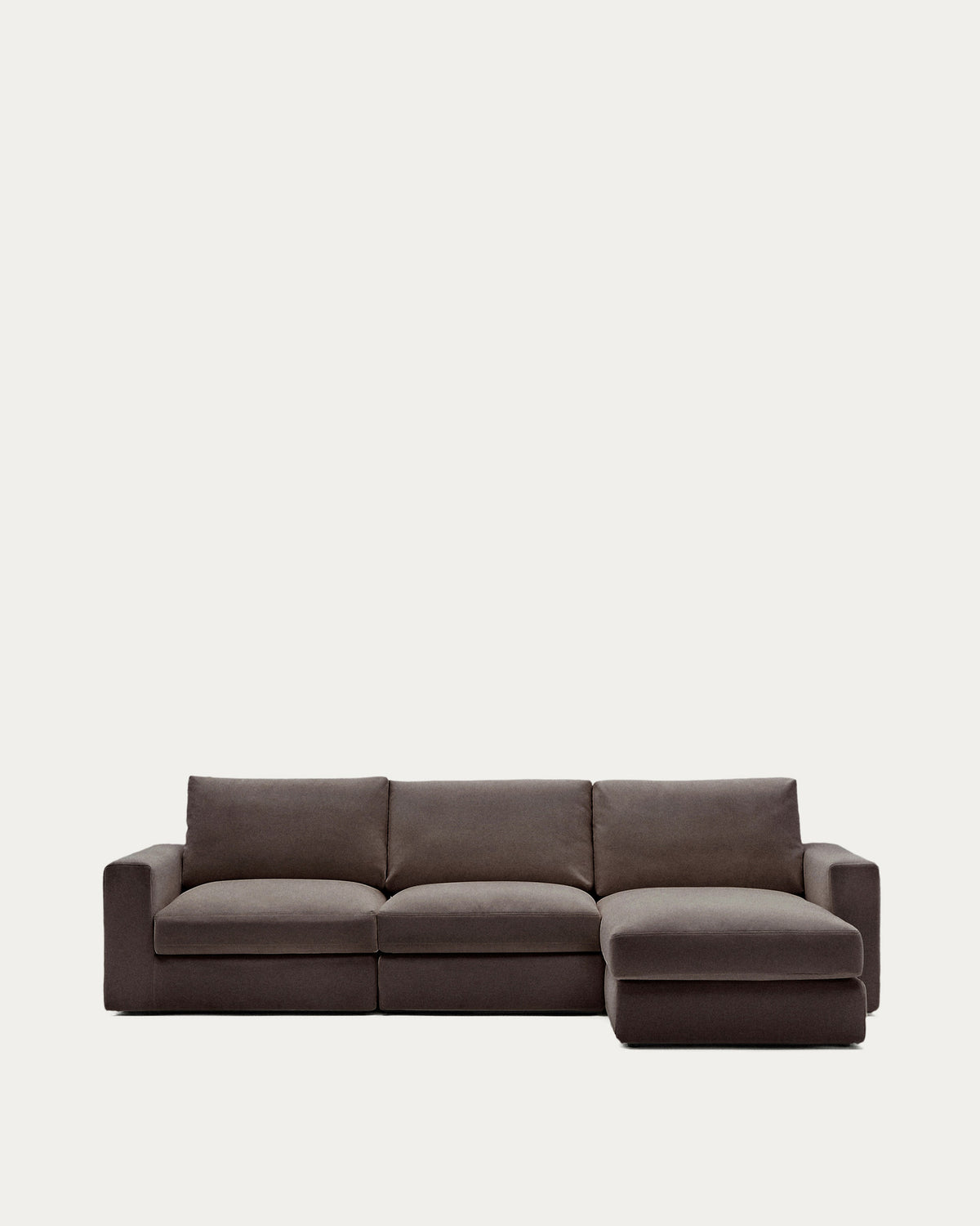 Modulares Sofa Alea für 4 Personen mit abnehmbarem Bezug aus Chenille mit Chaiselongue rechts in Dunkelbraun, 310 cm in Dunkelbraun präsentiert im Onlineshop von KAQTU Design AG. 3er Sofa ist von Kave Home