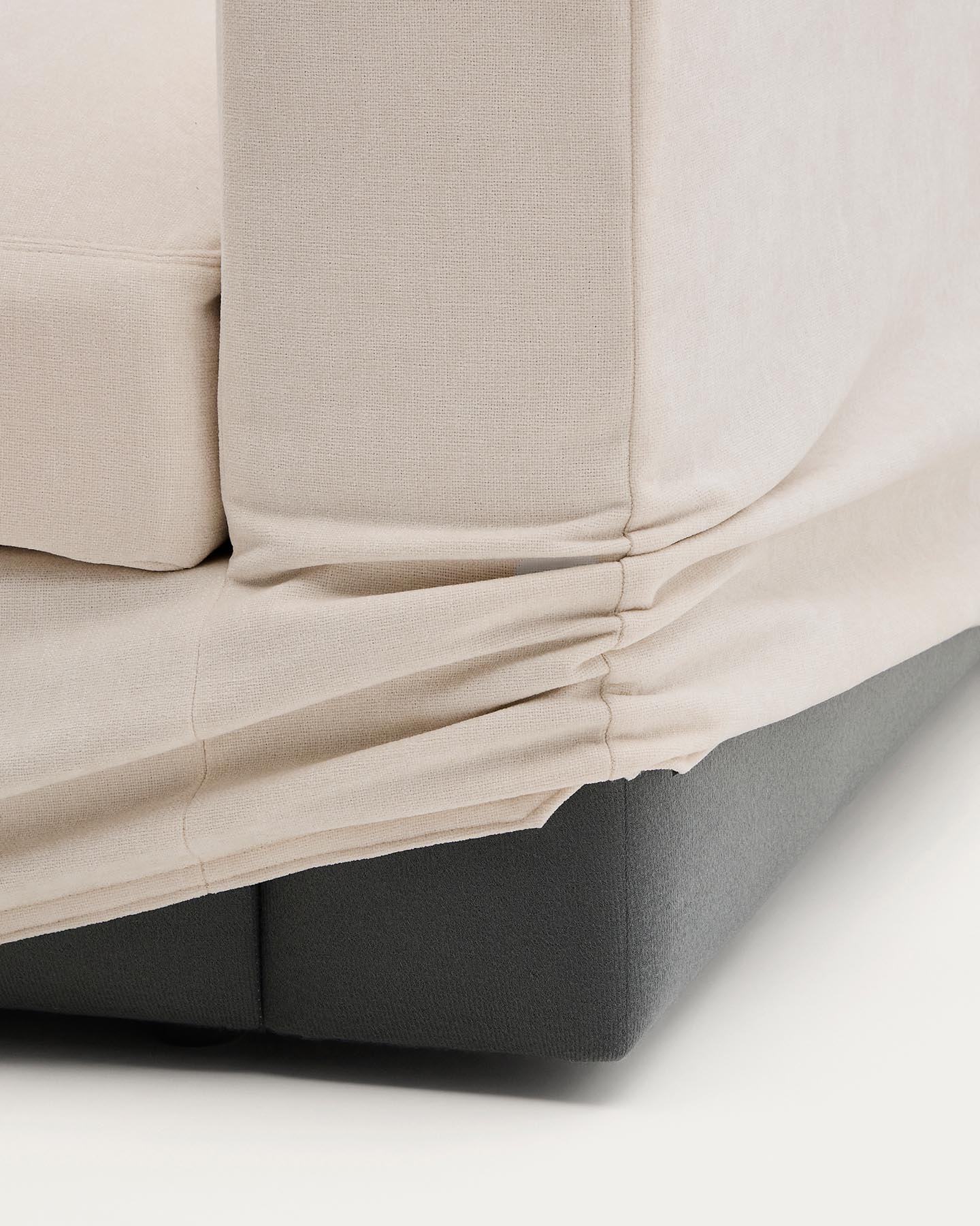 Modulares Sofa Alea für 4 Personen mit abnehmbarem Bezug aus Chenille mit Chaiselongue links in Beige, 310 cm in Beige präsentiert im Onlineshop von KAQTU Design AG. 3er Sofa ist von Kave Home