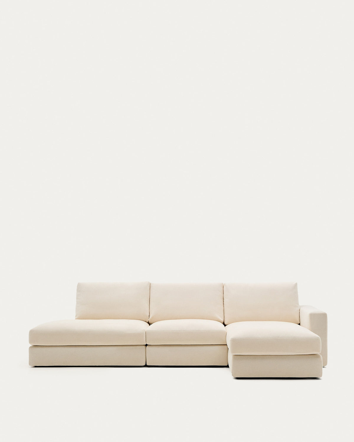 Modulares Sofa Alea für 5 Personen mit abnehmbarem Bezug aus Chenille mit Chaiselongue rechts in Ecru, 340 cm in Ecru präsentiert im Onlineshop von KAQTU Design AG. L-Sofa rechts ist von Kave Home