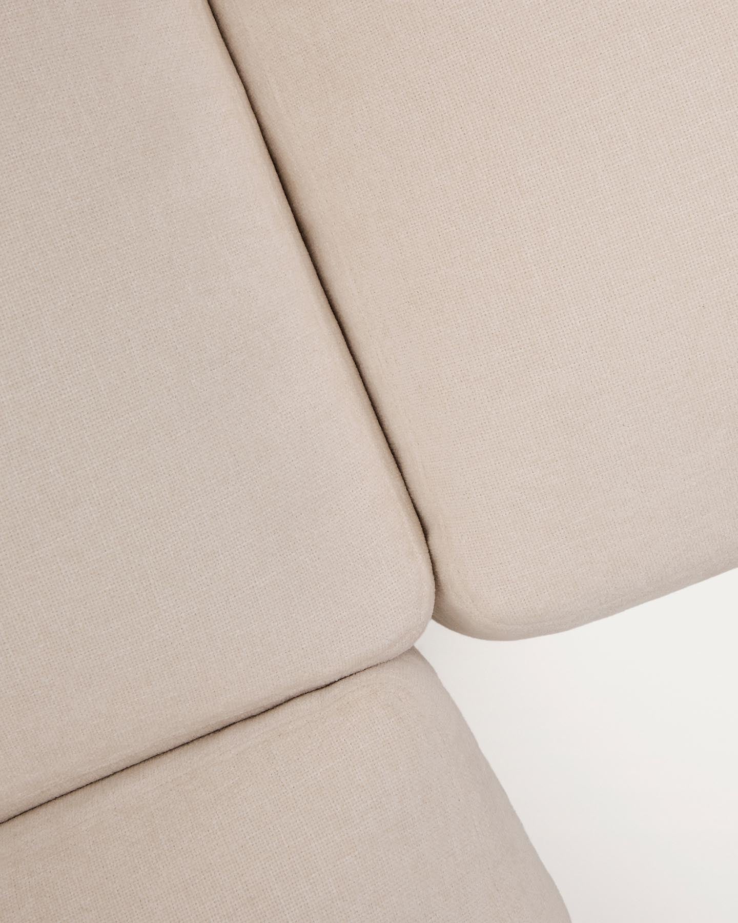 Modulares 5-Sitzer-Ecksofa Alea mit Bezug aus Chenille in Beige, 310 x 310 cm in Beige präsentiert im Onlineshop von KAQTU Design AG. 3er Sofa ist von Kave Home