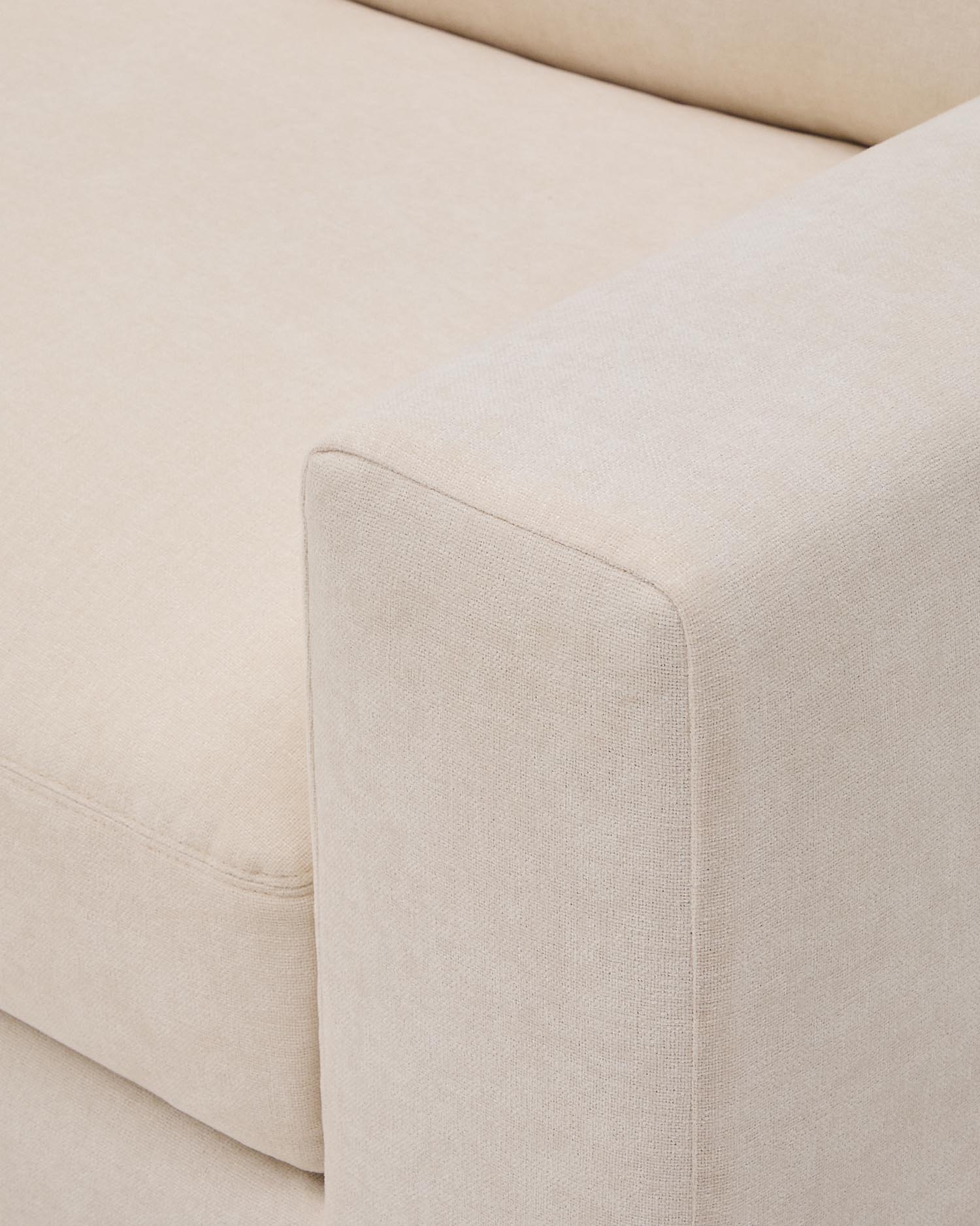 Modulares 5-Sitzer-Ecksofa Alea mit Bezug aus Chenille in Ecru, 310 x 310 cm in Ecru präsentiert im Onlineshop von KAQTU Design AG. Ecksofa ist von Kave Home
