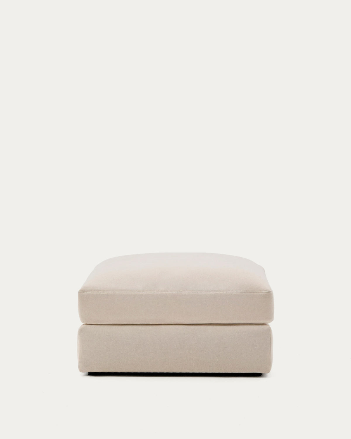 Fussablage Alea mit abnehmbarem Bezug aus Chenille in Beige, 90 x 90 cm in Beige präsentiert im Onlineshop von KAQTU Design AG. Pouf ist von Kave Home