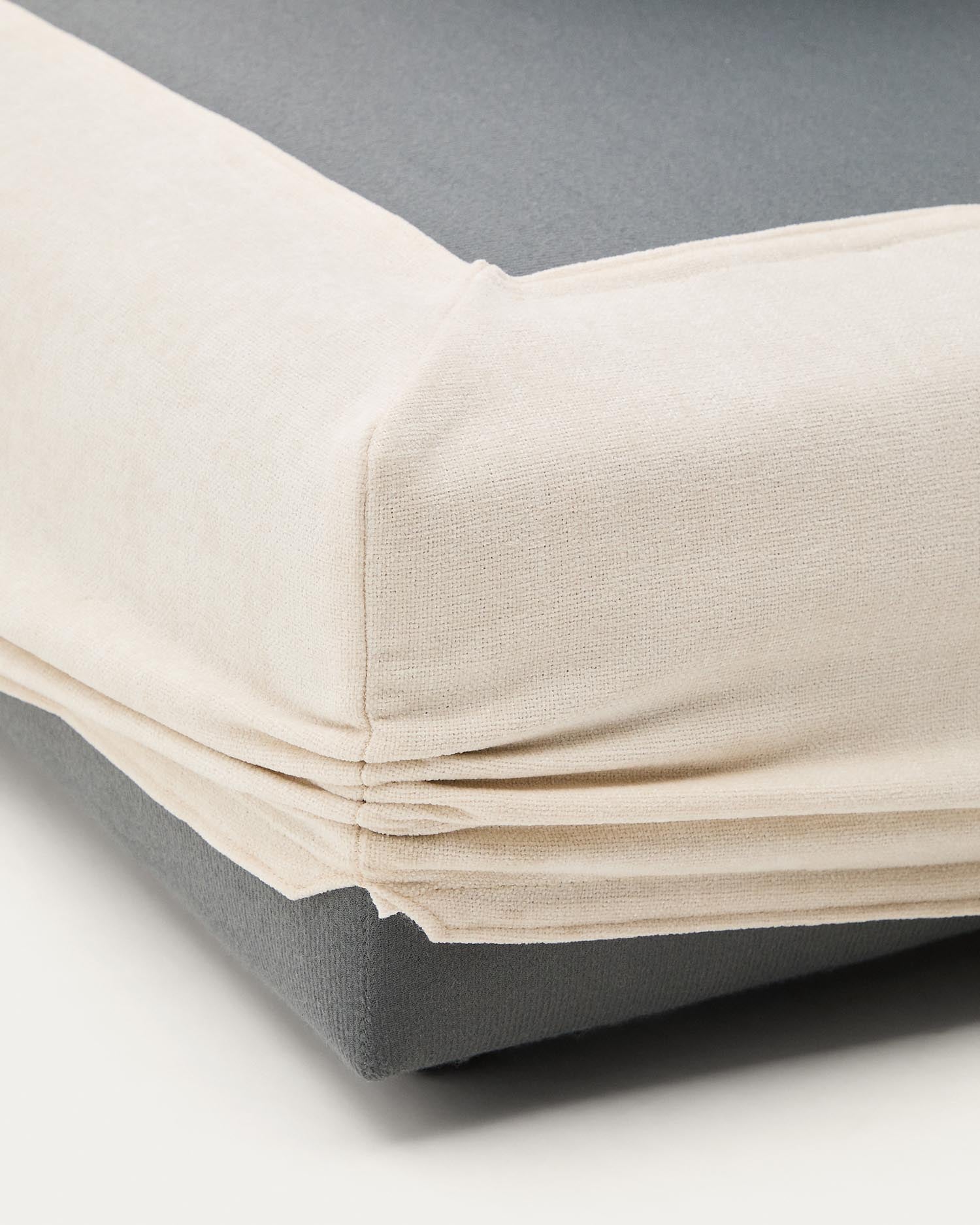 Fußablage Alea mit abnehmbarem Bezug aus Chenille in Ecru, 90 x 90 cm in Ecru präsentiert im Onlineshop von KAQTU Design AG. Hocker ist von Kave Home