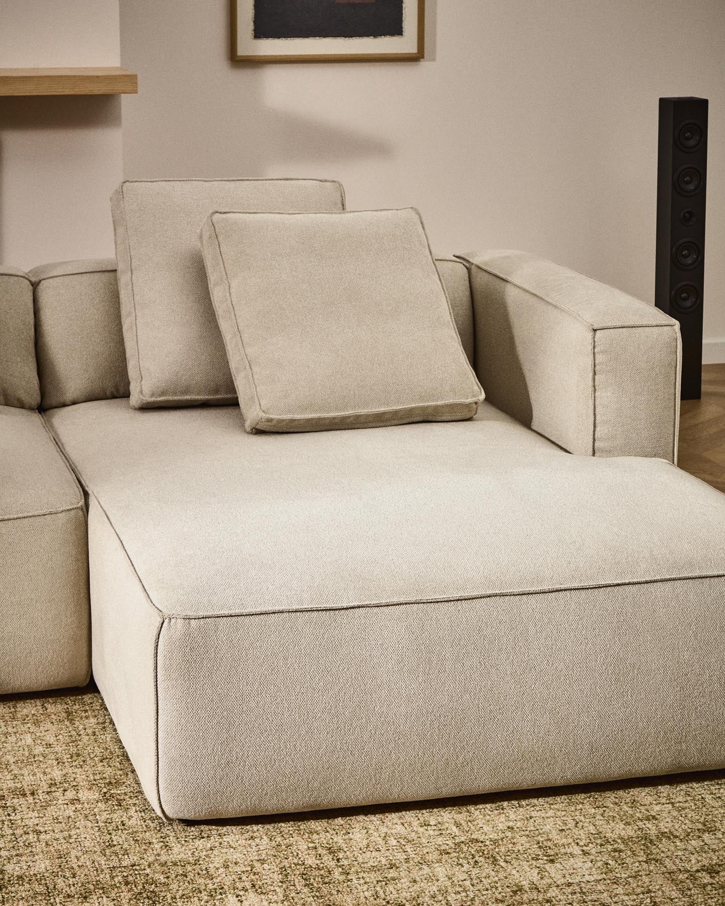 3-Sitzer Bettsofa Marela mit Chaiselongue rechts in beiger Chenille, 276 cm, FSC Mix Credit in Beige präsentiert im Onlineshop von KAQTU Design AG. Bettsofa ist von Kave Home