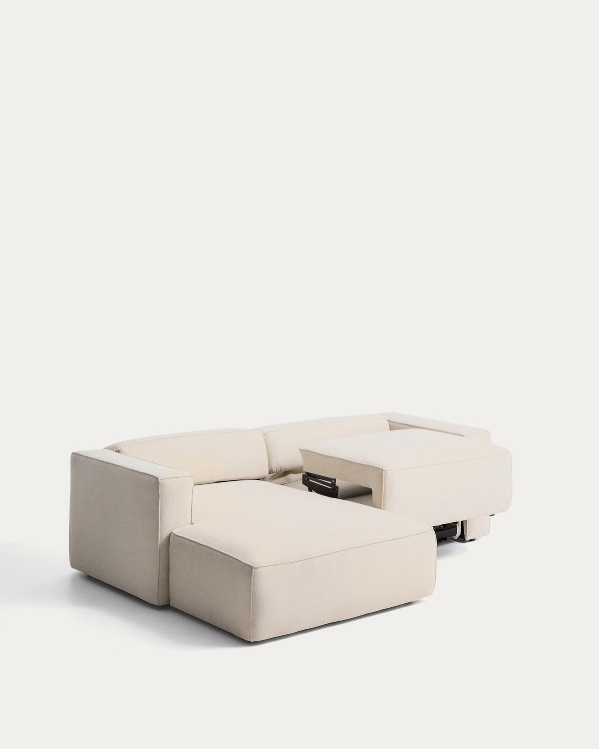 3-Sitzer-Bettsofa Marela in Écru mit Chenille-Bezug, Armlehnen, Chaiselongue links, schwarze Beine