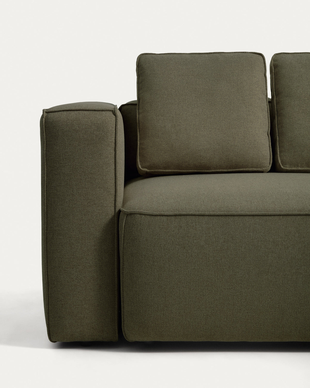 Dunkelgrünes Bettsofa Marela mit Strukturbezug, Armlehnen und Chaiselongue rechts