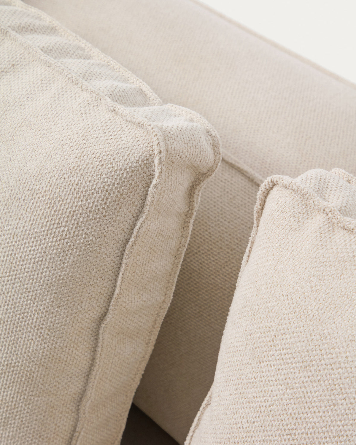 Bettsofa Marela mit Chaiselongue links in ecrufarbener Chenille und schwarzen Beinen