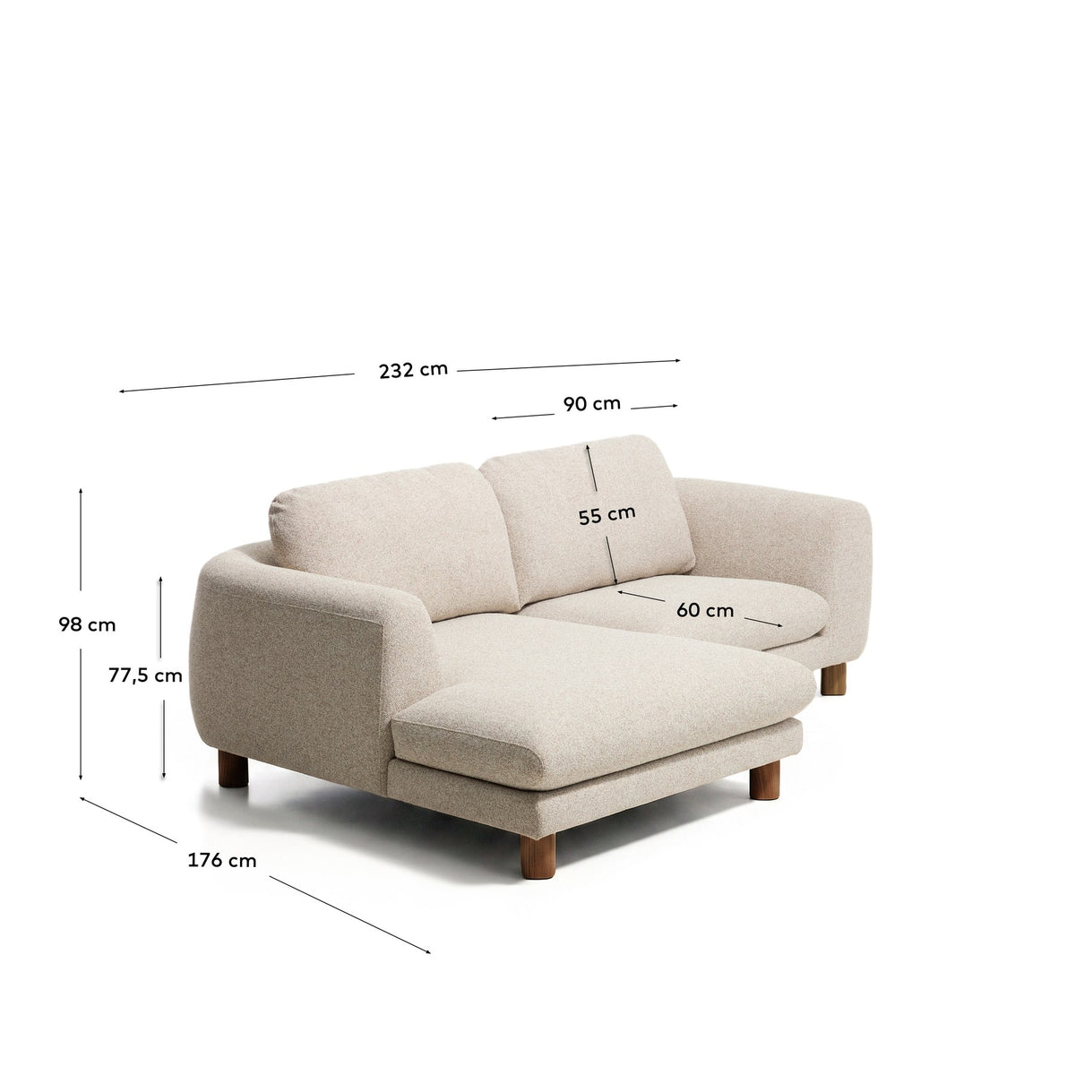 3-Sitzer Sofa Vera in Beige mit Chaiselongue links, gepolsterten Armlehnen und sichtbaren Beinen aus massivem Eschenholz mit Nussbaum-Finish.