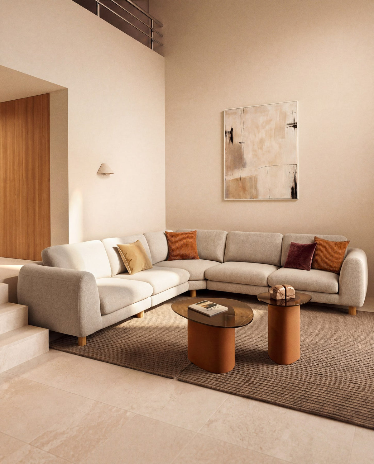 5-Sitzer Ecksofa Vera in Beige mit sichtbaren Beinen aus massivem Eschenholz, abgerundete Armlehnen, Grösse 330 x 240 cm.