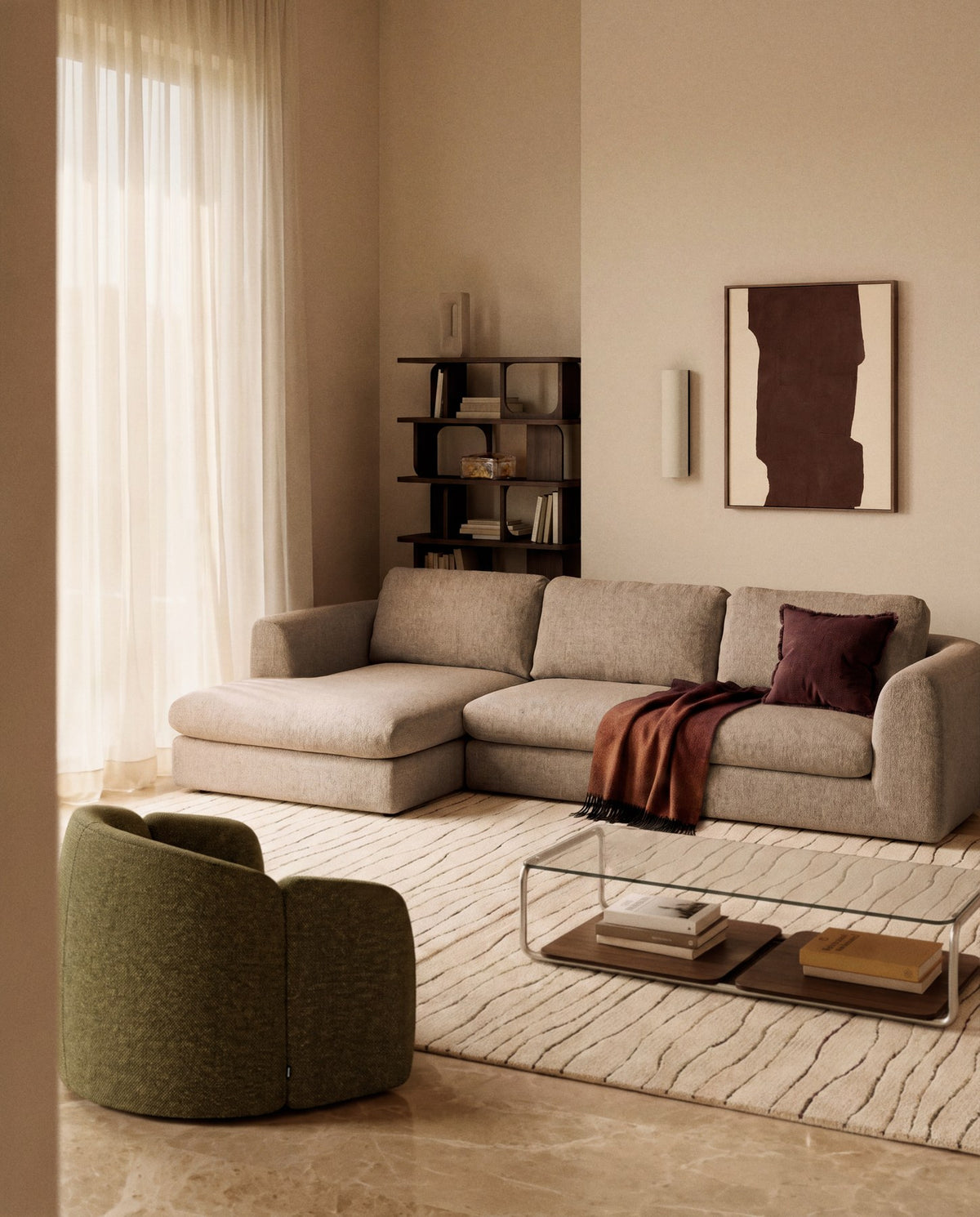 Hellbraunes 4-Sitzer Sofa Vera mit Chaiselongue rechts, gepolstert mit strukturiertem Gewebe, Beine aus Polypropylen, Masse 322x176x87 cm.