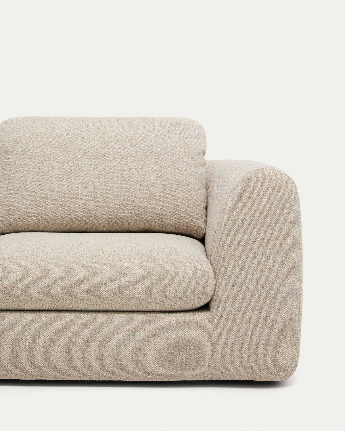 Beigefarbenes 4-Sitzer Sofa Vera mit Chaiselongue links, gepolstert mit strukturiertem Gewebe, schwarze Beine aus Polypropylen, 322 cm breit.