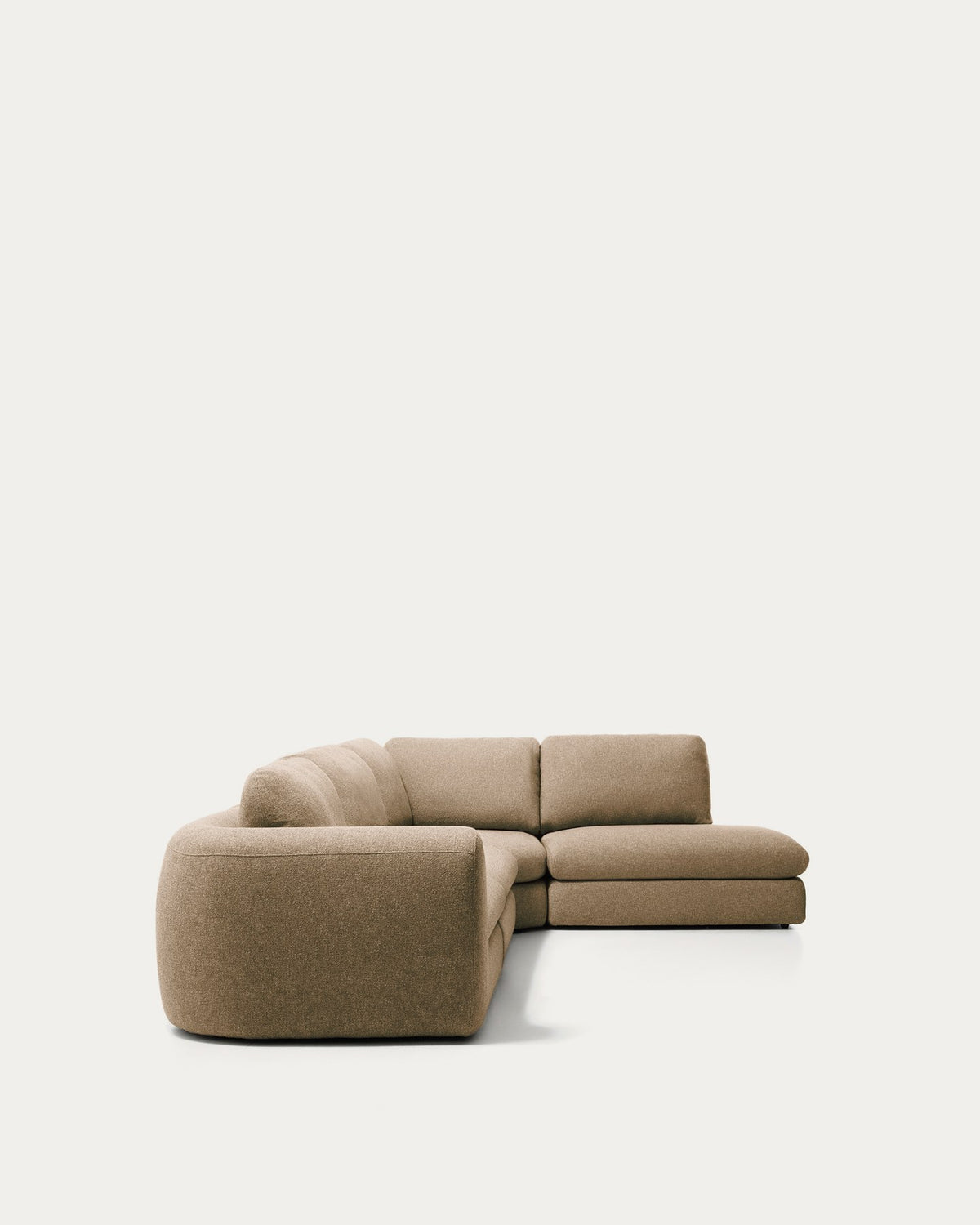 5-Sitzer Ecksofa Vera in Hellbraun mit Randmodul rechts, gepolstert mit strukturiertem Gewebe, Gestell aus Kiefernholz, 330x245 cm.