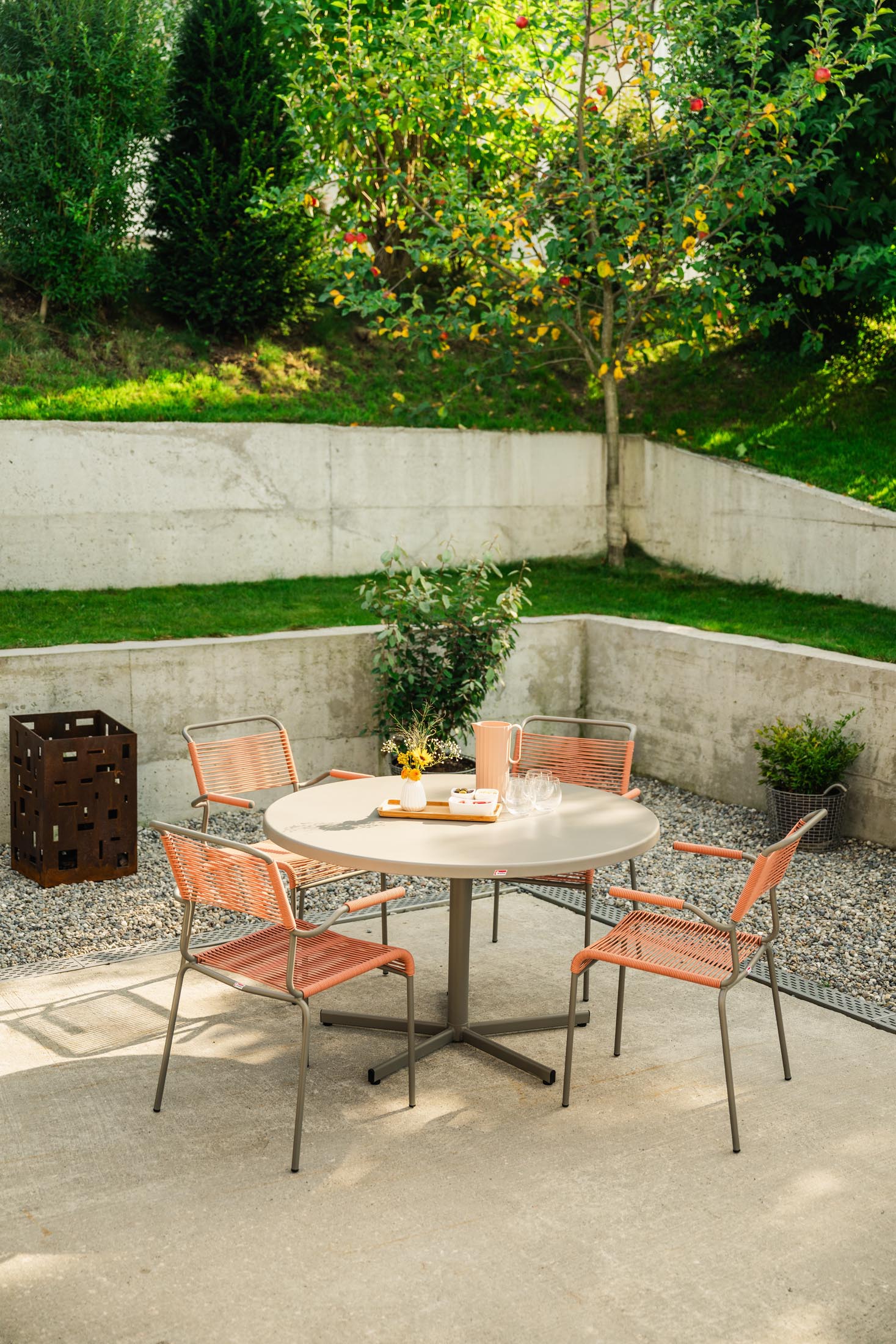 Hochwertiger, klappbarer Bodensee Glasfaser-Gartentisch ø120cm, wetterfest, UV-beständig, langlebig, pflegeleicht, Schweizer Qualität, perfekt für Garten & Balkon.