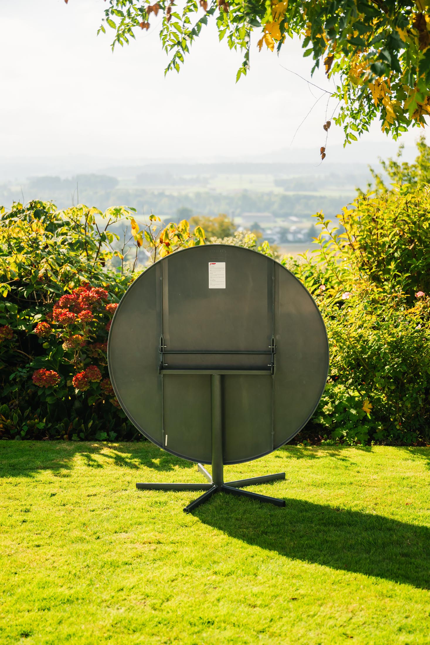 Eleganter, wetterfester Bodensee Glasfaser-Gartentisch ø120cm, klappbar, UV-beständig, robust und pflegeleicht – ideal für stilvolles Outdoor-Wohnen.