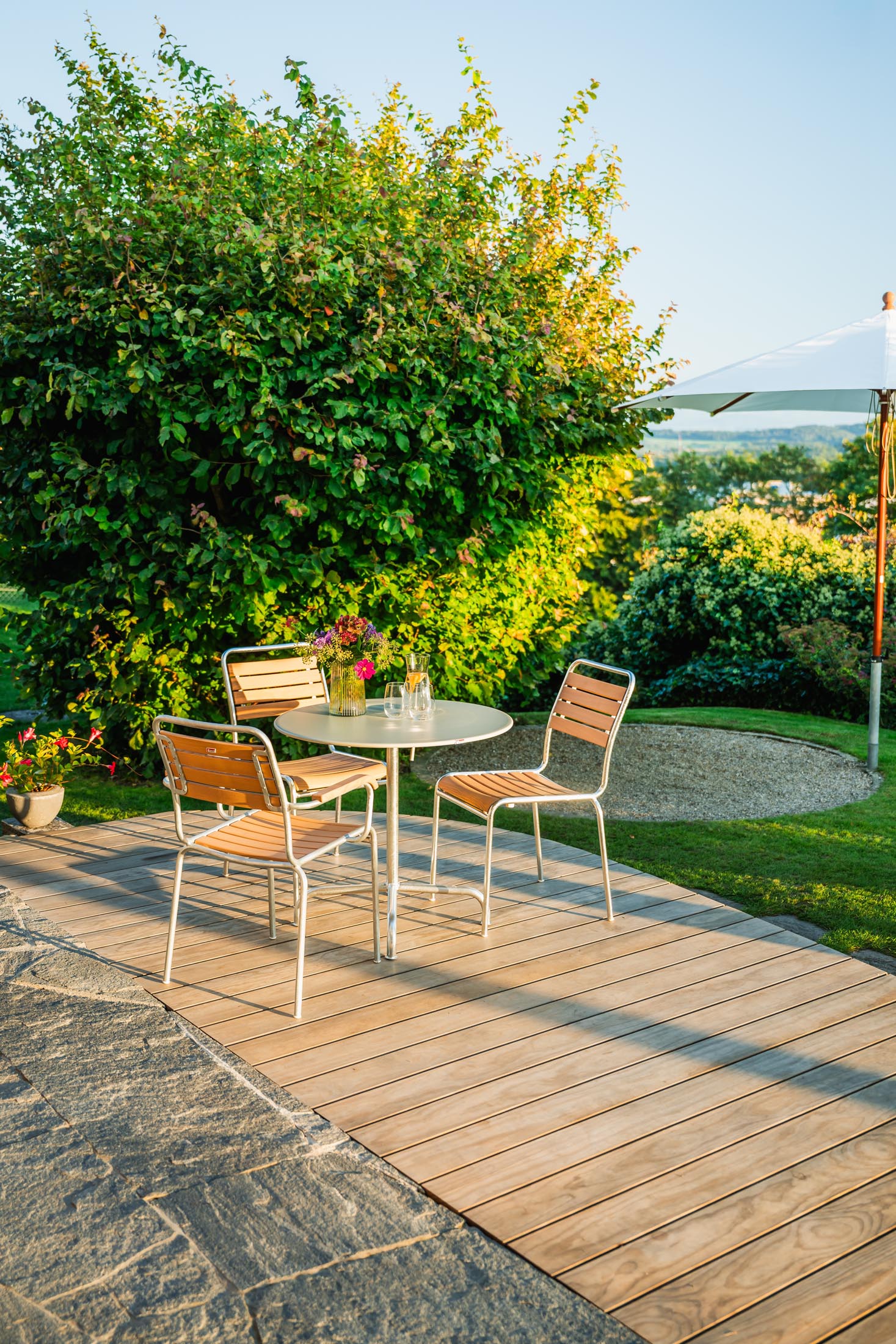 Schaffner Rigi Metall-Gartentisch ø80, klappbar, wetterfest, robustes Schweizer Design, langlebig, rostfrei, UV-beständig, ideal für Garten & Terrasse.