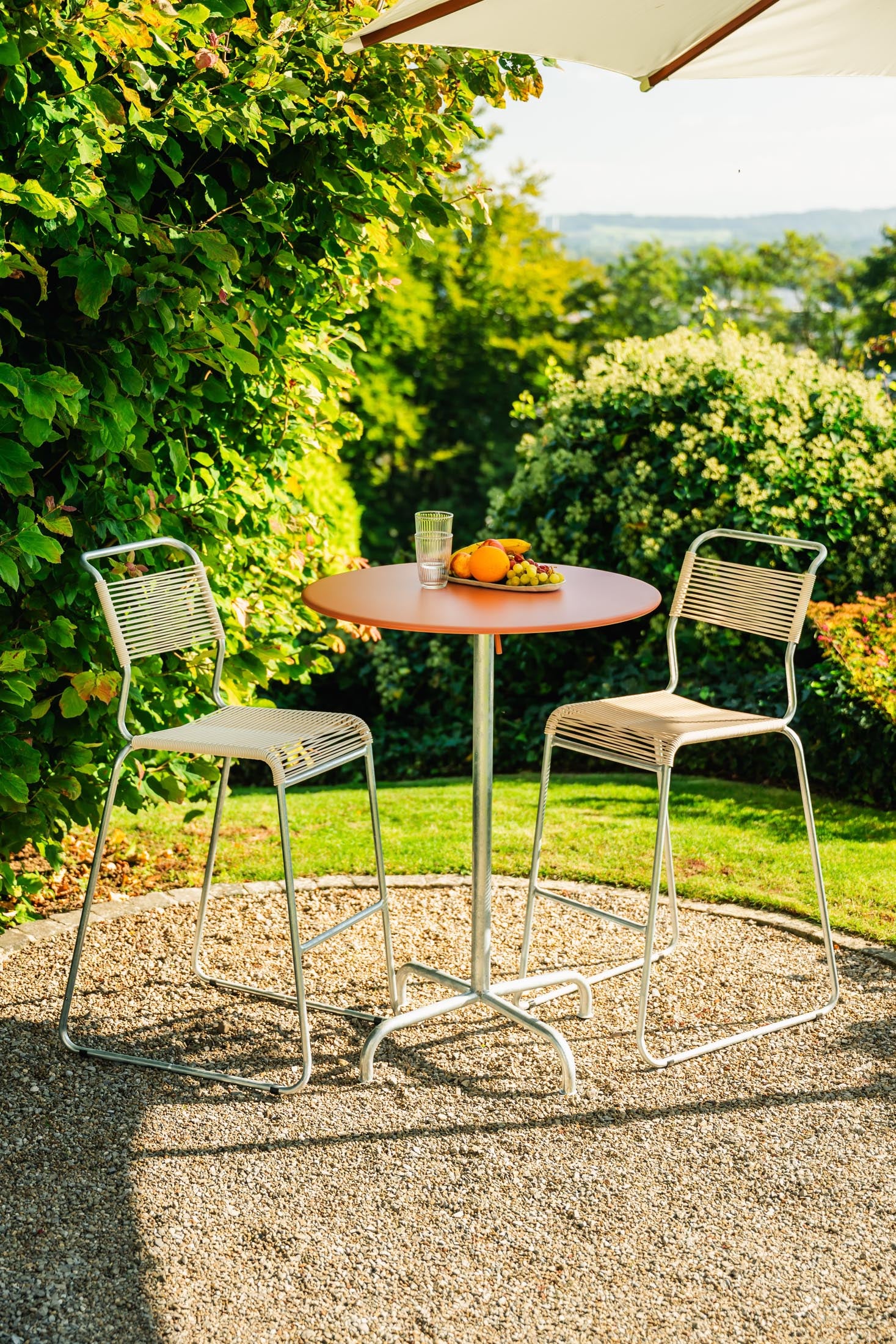 Schaffner Rigi Outdoor-Stehtisch ø80/110, klappbar, wetterfest, robustes Schweizer Design, ideal für Garten, Terrasse und Outdoor-Events.