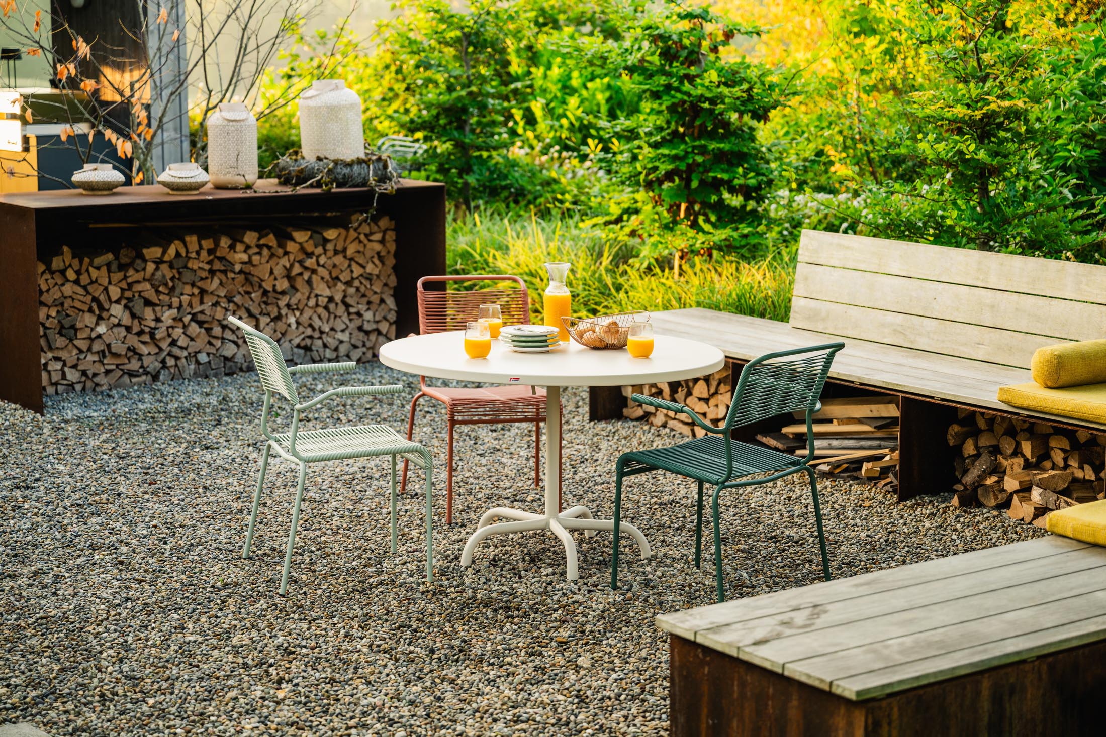 Säntis Metall-Gartentisch ø117 klappbar in Rot präsentiert im Onlineshop von KAQTU Design AG. Gartentisch ist von Schaffner