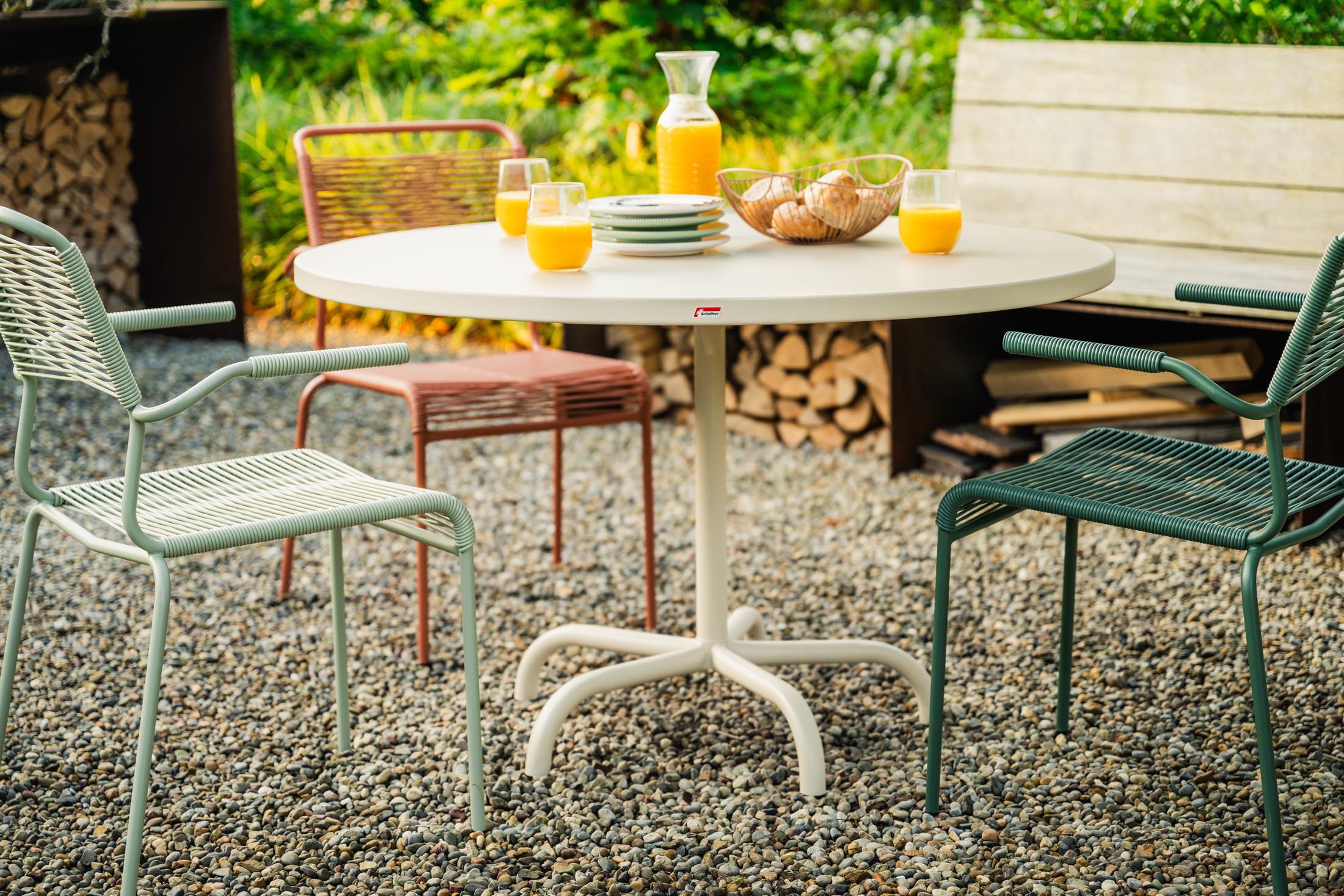 Säntis Metall-Gartentisch ø117 klappbar in Rot präsentiert im Onlineshop von KAQTU Design AG. Gartentisch ist von Schaffner