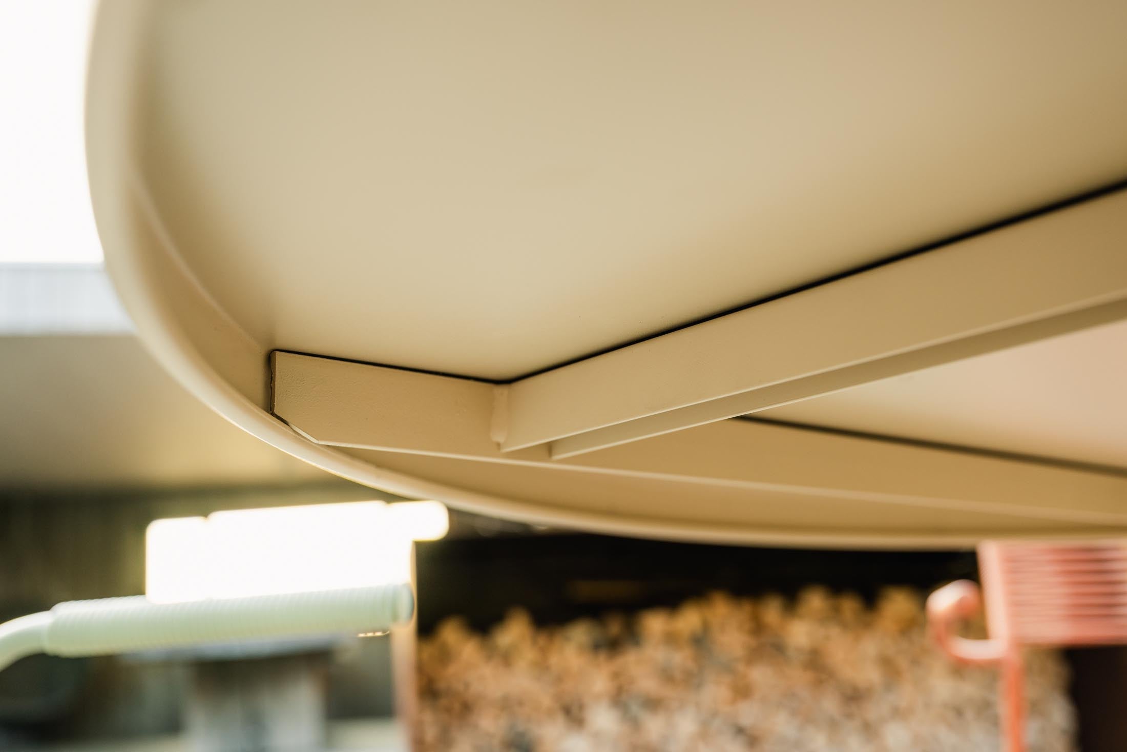 Hochwertiger, wetterfester Säntis Metall-Gartentisch ø117, klappbar, robustes Design, langlebig, leicht zu lagern – perfekt für Garten, Balkon und Terrasse.