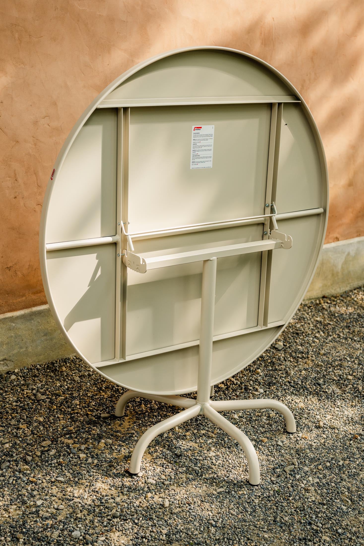 Hochwertiger, wetterfester Säntis Metall-Gartentisch ø117, klappbar, robust, leicht zu pflegen und ideal für Garten, Balkon oder Terrasse. Schweizer Qualität.