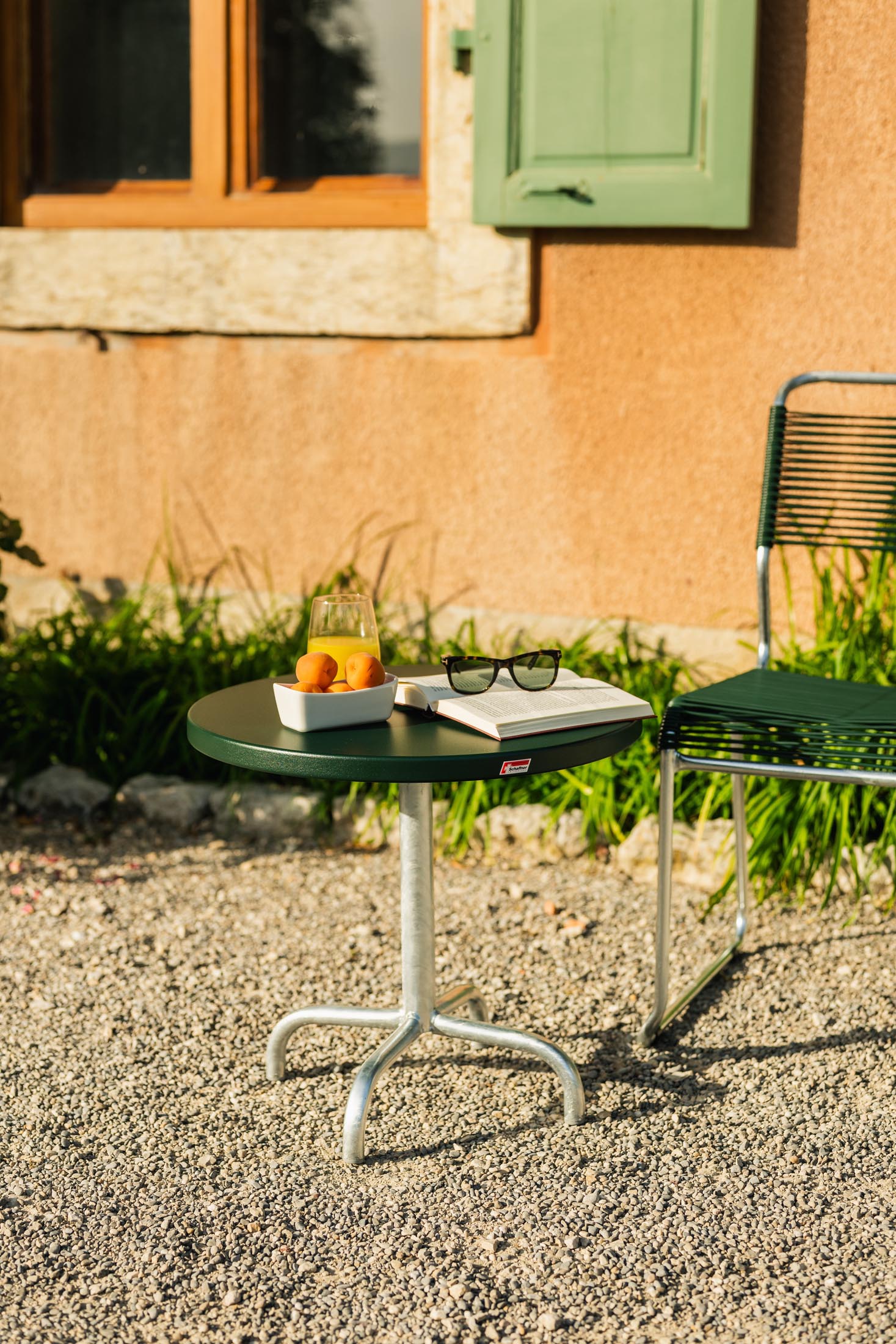 Moderner Säntis Metall-Beistelltisch für den Außenbereich, ø54/50 cm, ideal für stilvolle Akzente im Garten oder auf der Terrasse.