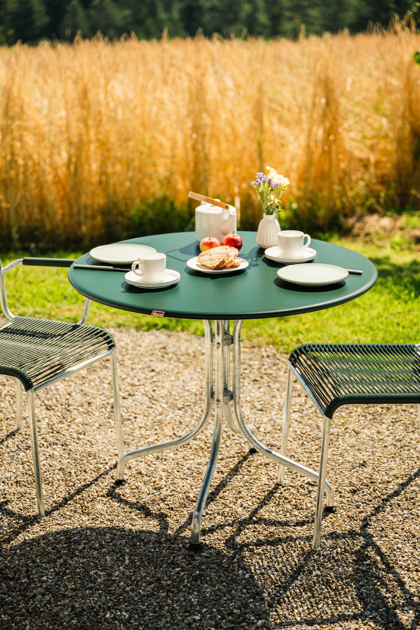 St. Moritz Metall-Gartentisch ø90 von Schaffner – robuster, wetterfester Rundtisch aus Stahl, ideal für kleine Außenbereiche, Gärten und gastronomische Außenflächen.