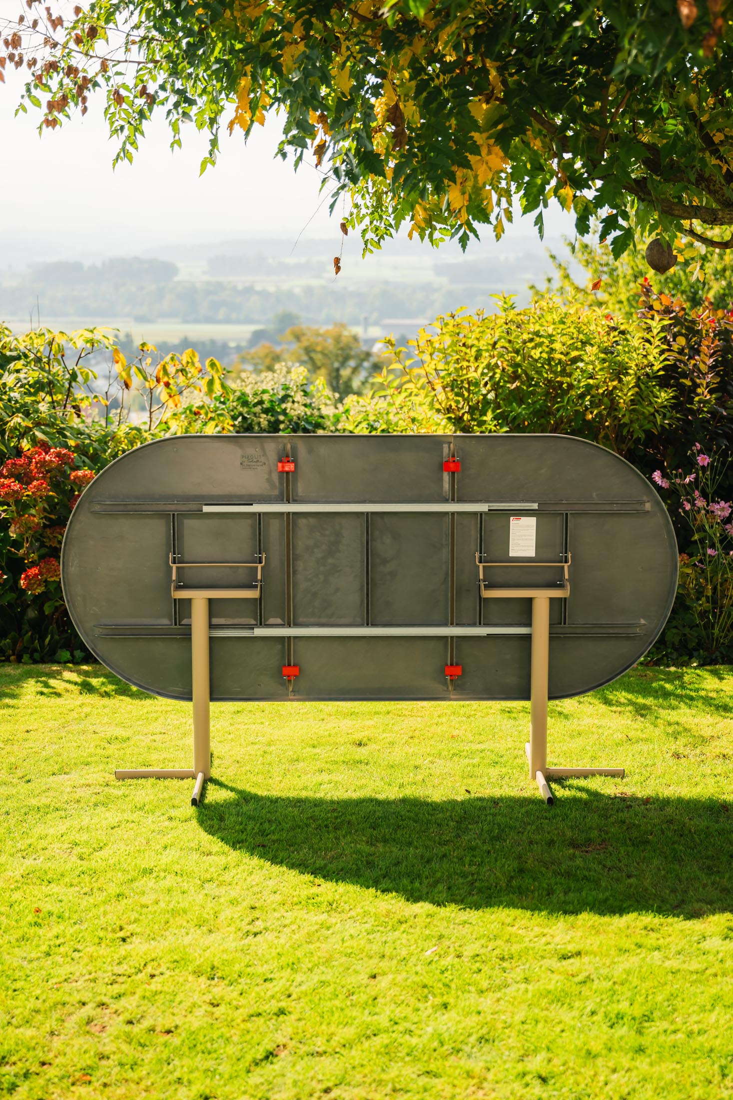 Eleganter Glasfaser-Gartentisch 160/218x95 cm, klappbar & ausziehbar, wetterfest, pflegeleicht, Schweizer Qualität – ideal für Garten, Balkon & Terrasse.