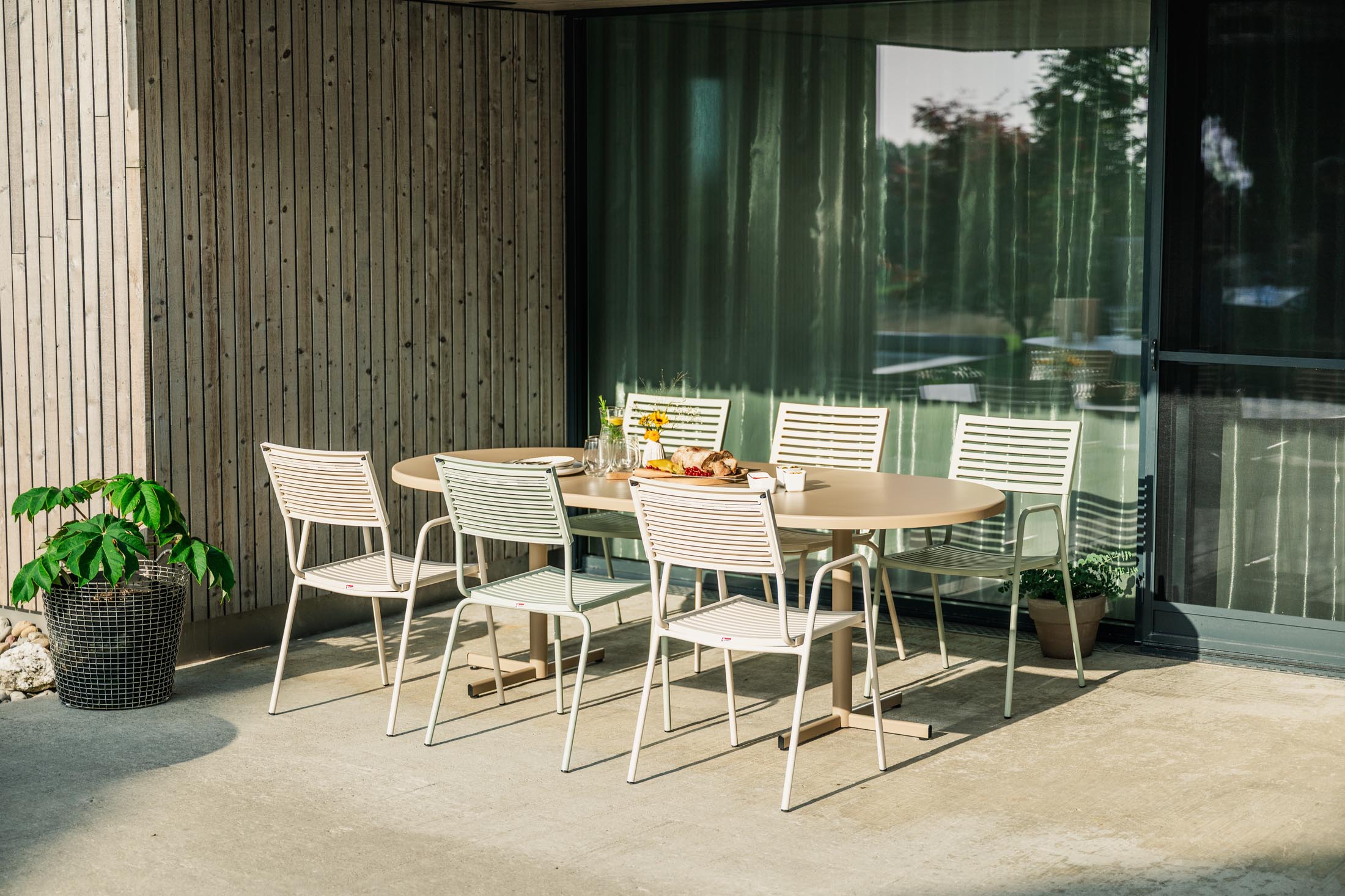 Bodensee Glasfaser-Gartentisch 160/218x95 oval klappbar, ausziehbar in Graphit präsentiert im Onlineshop von KAQTU Design AG. Gartentisch ist von Schaffner