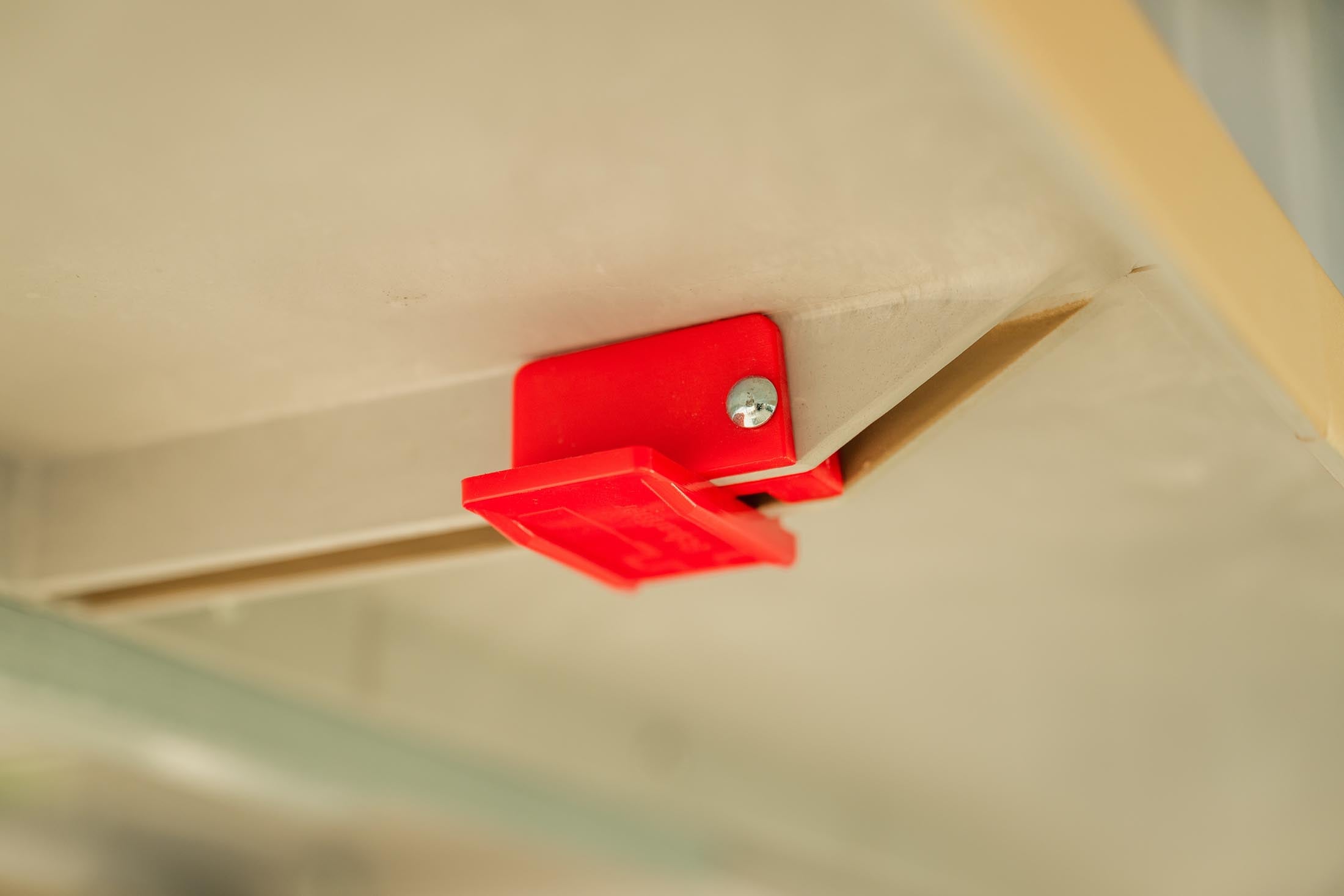 Eleganter Glasfaser-Gartentisch von Schaffner, 160/218x95 cm, klappbar & ausziehbar, wetterfest, pflegeleicht, Schweizer Qualität – ideal für Garten & Balkon.