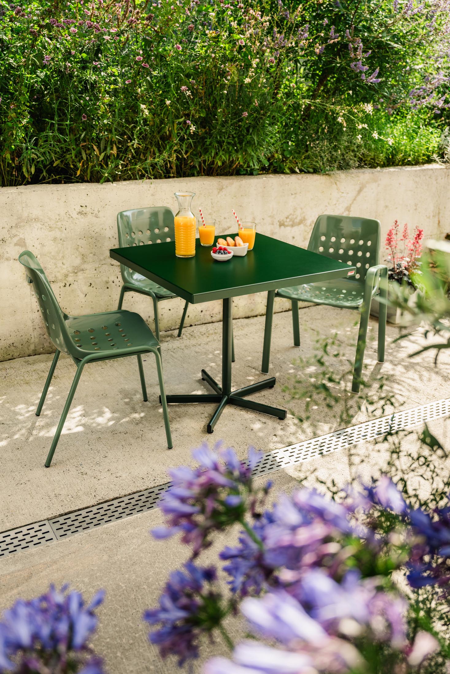 Bodensee Glasfaser-Gartentisch 80x80 klappbar in Graphit präsentiert im Onlineshop von KAQTU Design AG. Gartentisch ist von Schaffner