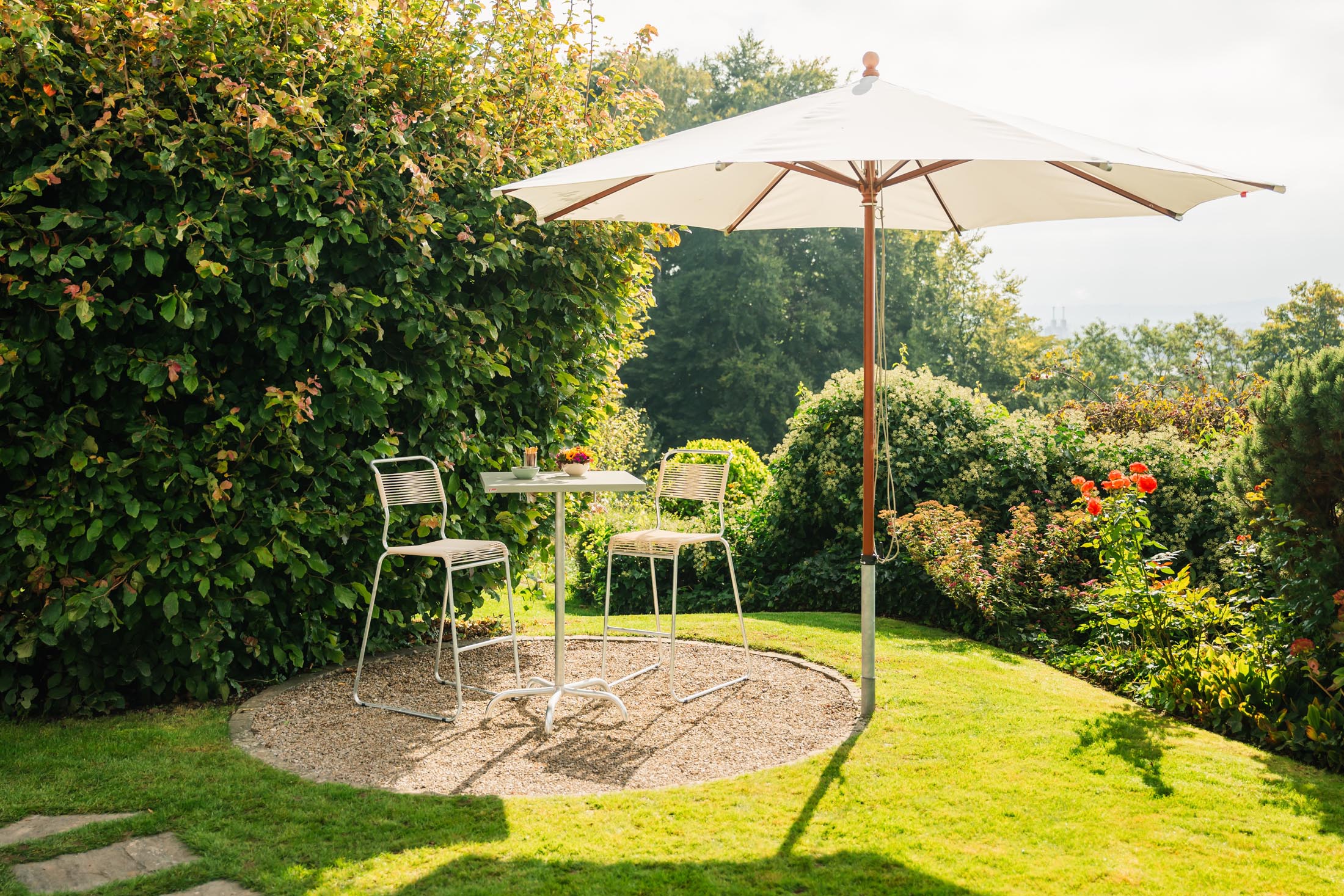 Säntis Metall-Stehtisch Outdoor 70x70 / 110 klappbar in Hellgrün / Feuerverzinkt präsentiert im Onlineshop von KAQTU Design AG. Hochtisch Outdoor ist von Schaffner