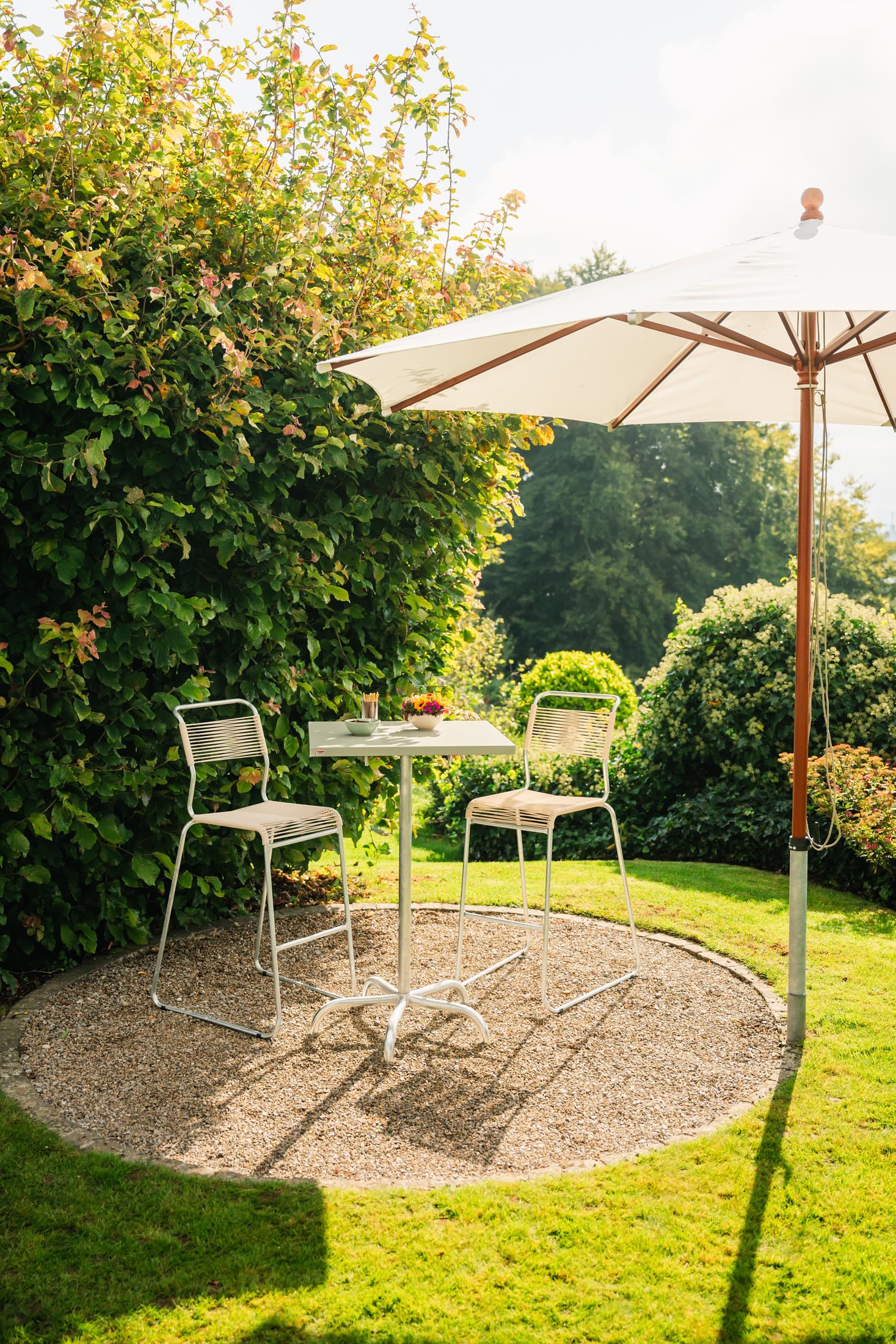 Säntis Metall-Stehtisch Outdoor 80x80 /110 klappbar in Pastellgrün präsentiert im Onlineshop von KAQTU Design AG. Hochtisch Outdoor ist von Schaffner