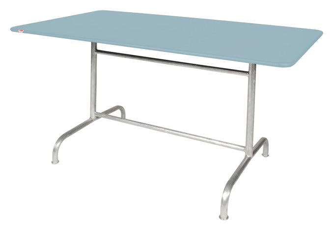 Robuster, klappbarer Rigi Metall-Gartentisch 140x80 cm mit wetterfester Oberfläche. Schweizer Qualität, elegantes Design, platzsparend für Garten & Balkon.