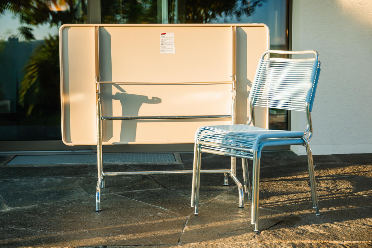 Rigi Metall-Gartentisch 140x80 klappbar in Pastellsand präsentiert im Onlineshop von KAQTU Design AG. Gartentisch ist von Schaffner