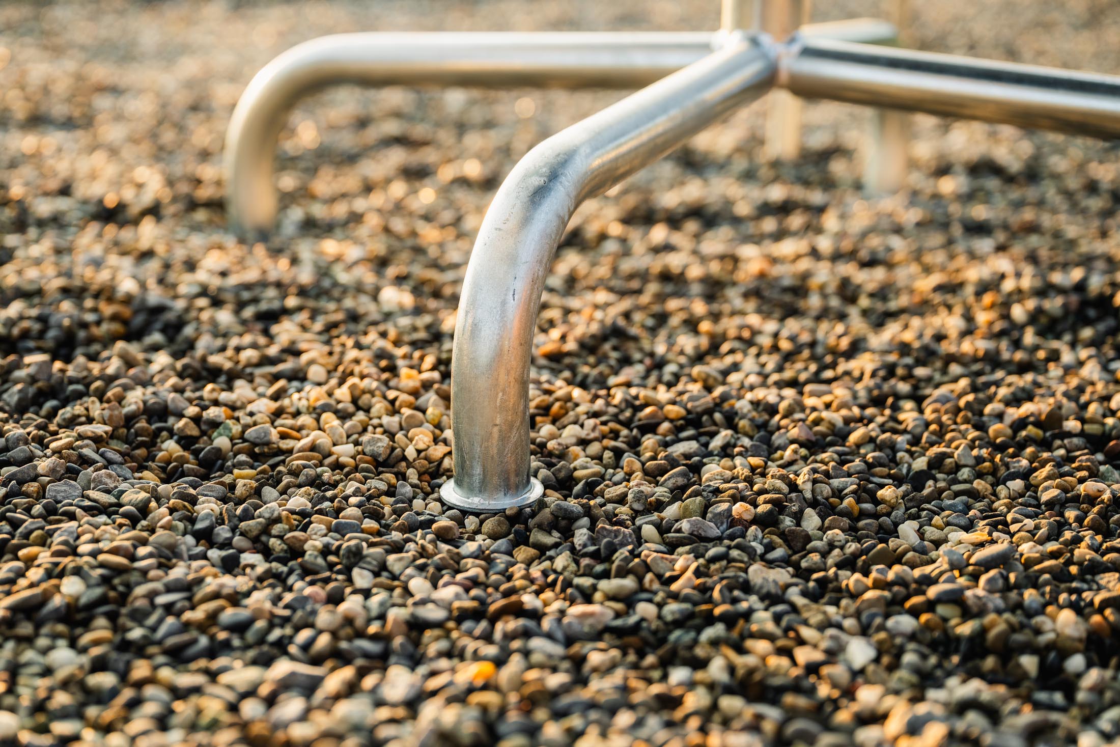 Schaffner Rigi Metall-Gartentisch 70x70 cm, klappbar, wetterfest, langlebig, stilvoll, platzsparend, ideal für Garten, Balkon & Terrasse, Schweizer Handwerkskunst.