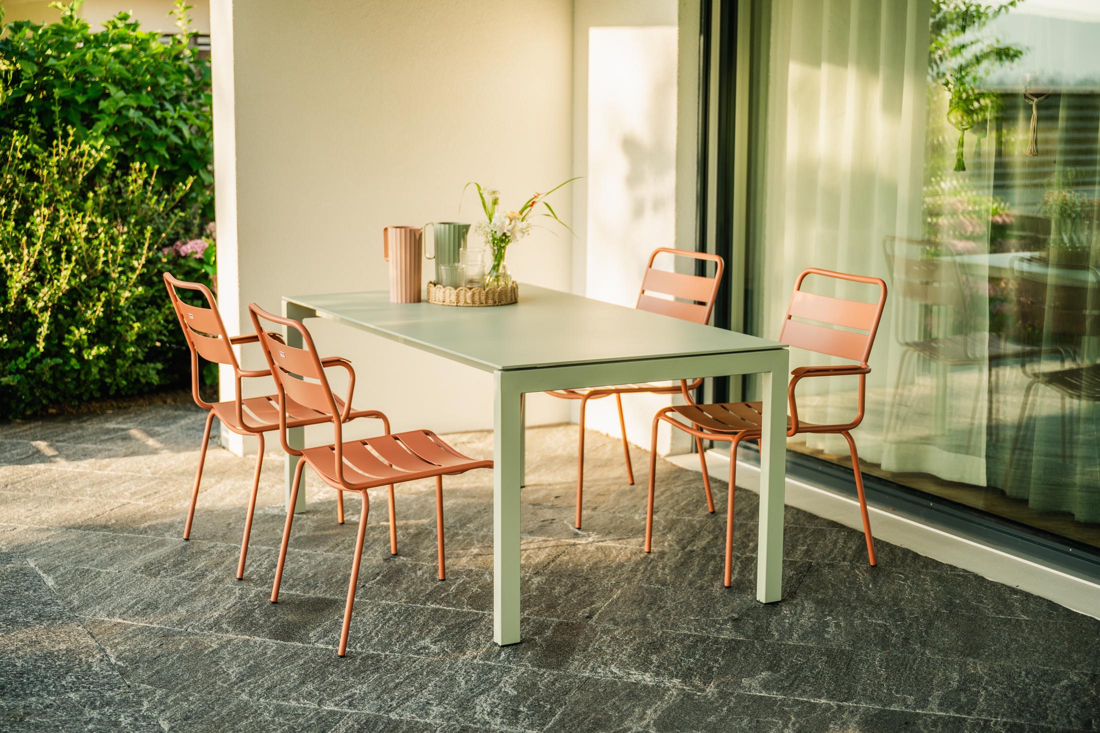 Luzern Glasfaser-Gartentisch 160x90 in Stromboli dunkel / Champagner präsentiert im Onlineshop von KAQTU Design AG. Gartentisch ist von Schaffner