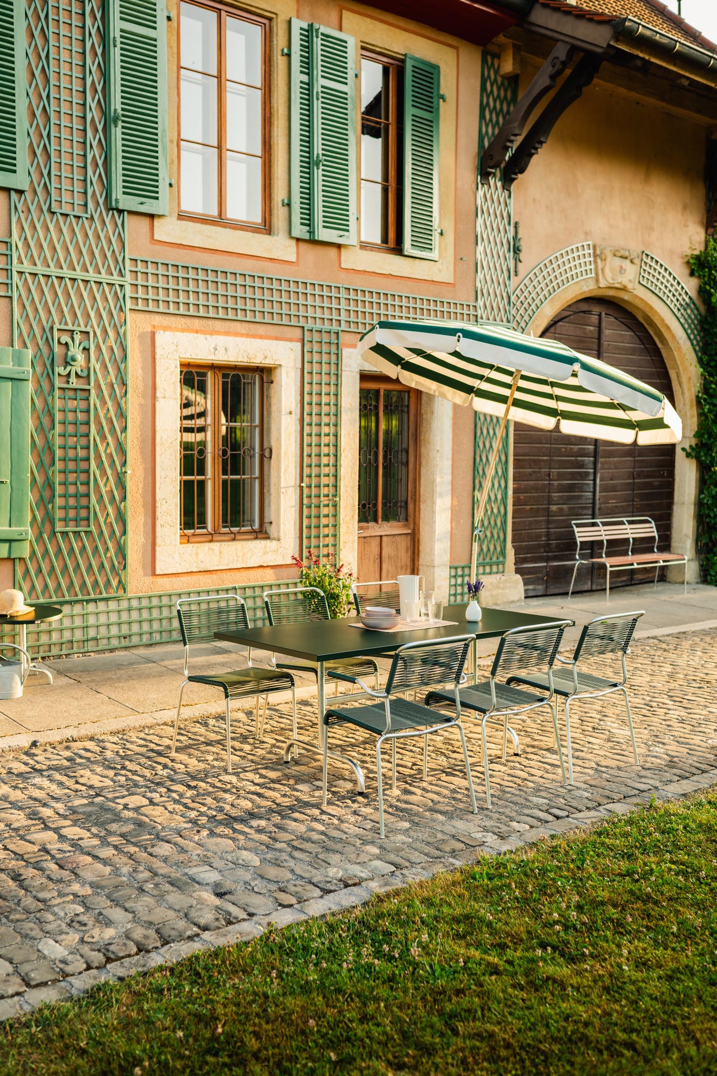 Säntis Metall-Gartentisch 180x80 klappbar in Tannengrün präsentiert im Onlineshop von KAQTU Design AG. Gartentisch ist von Schaffner