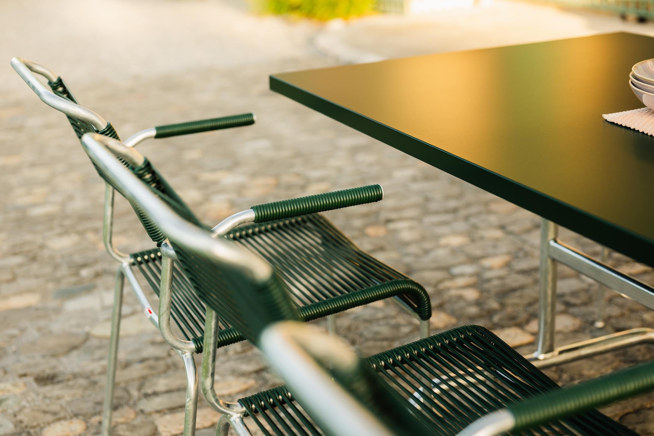 Säntis Metall-Gartentisch 180x80 klappbar in Tannengrün präsentiert im Onlineshop von KAQTU Design AG. Gartentisch ist von Schaffner