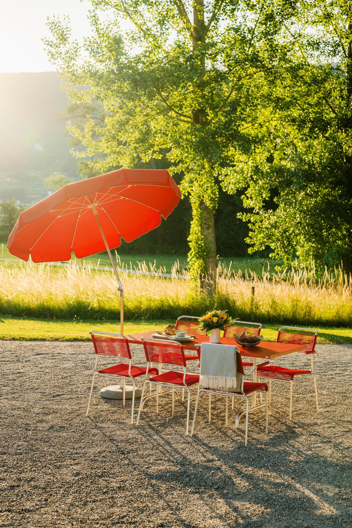 Säntis Metall-Gartentisch 180x90 klappbar in Rot / Feuerverzinkt präsentiert im Onlineshop von KAQTU Design AG. Gartentisch ist von Schaffner