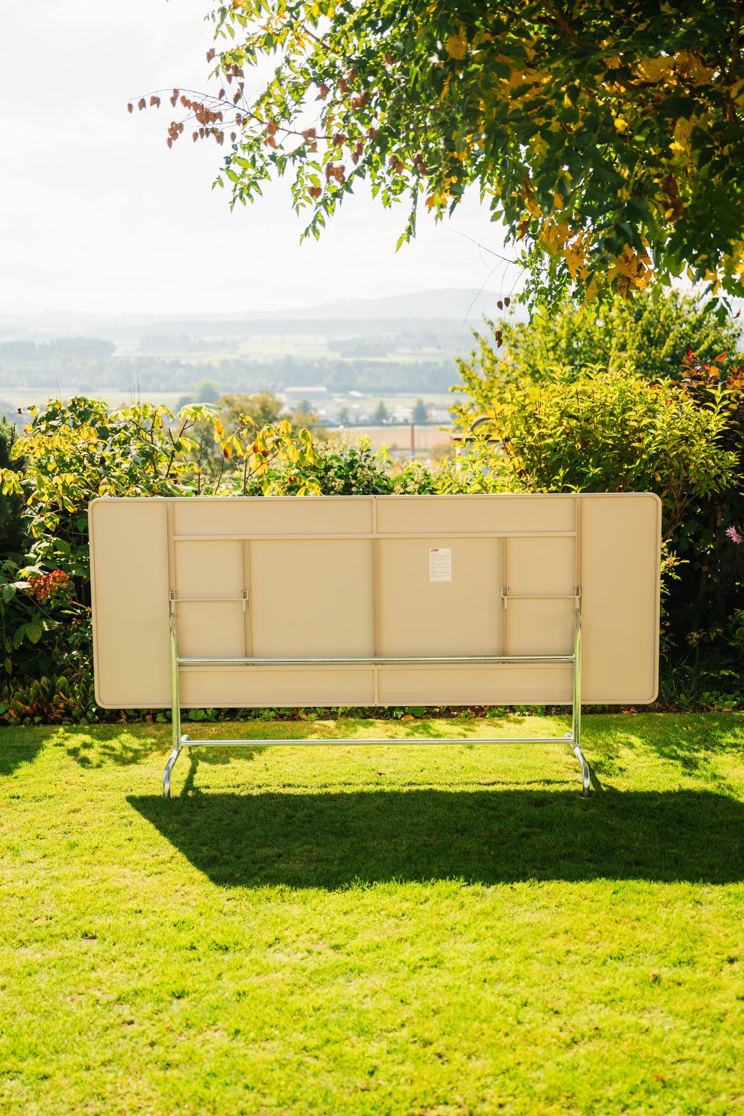 Robuster, wetterfester Rigi Metall-Gartentisch 240x90 cm, klappbar, stilvoll und langlebig. Ideal für Garten, Balkon oder Terrasse.